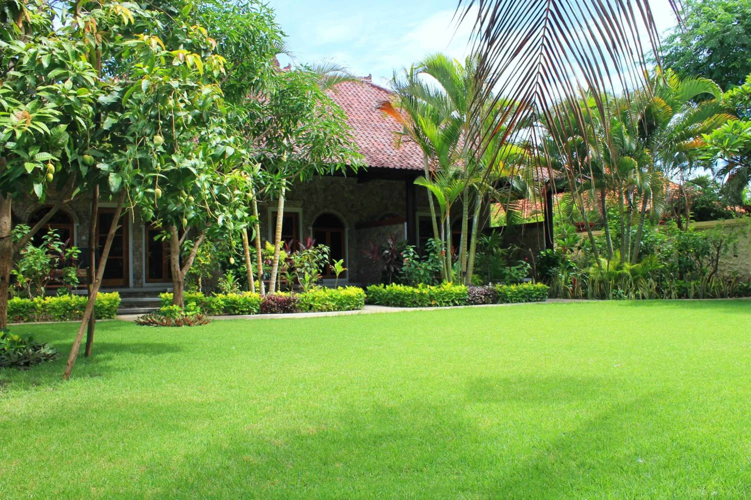Garden view in Mans Cottages & Spa