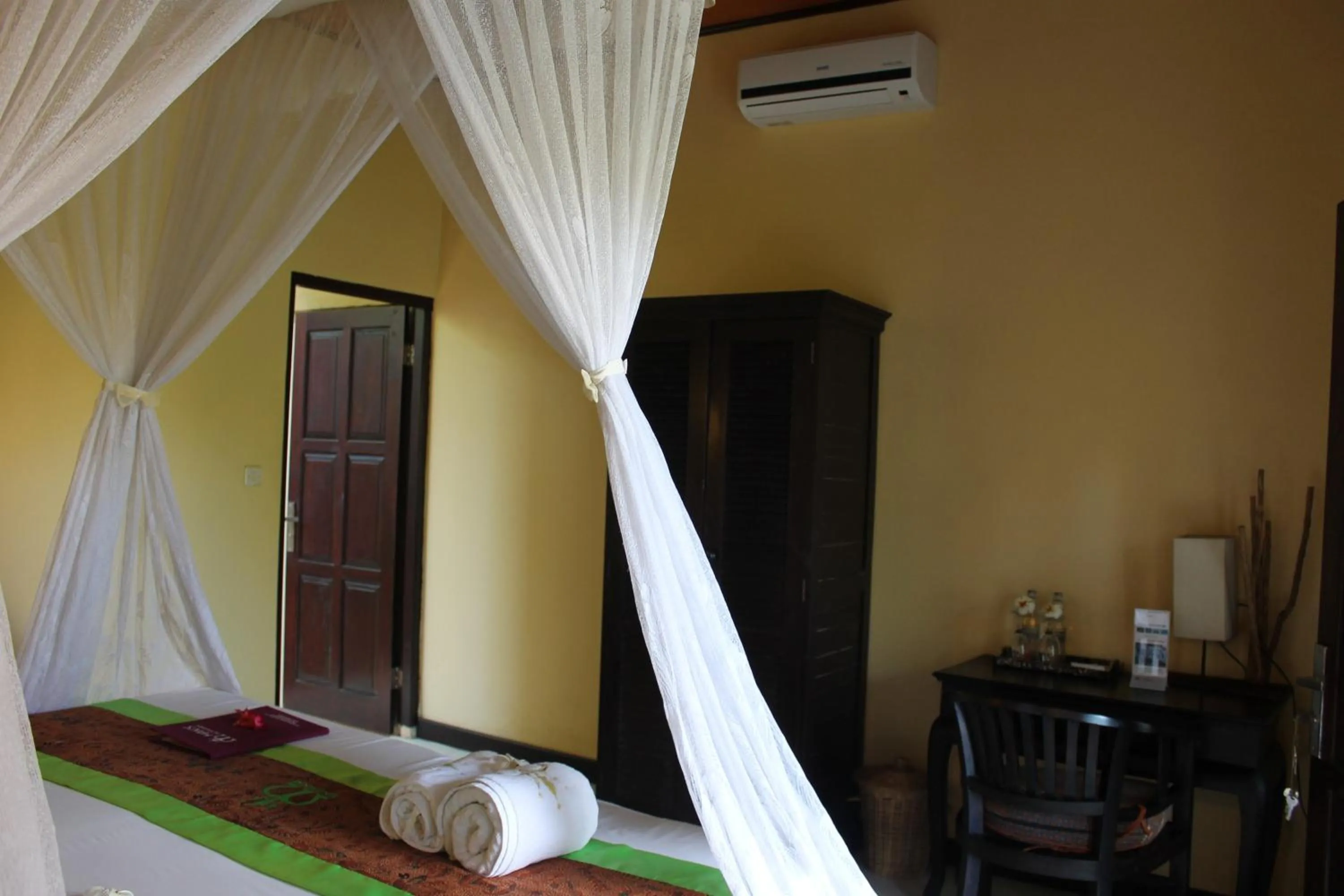 Bed in Mans Cottages & Spa