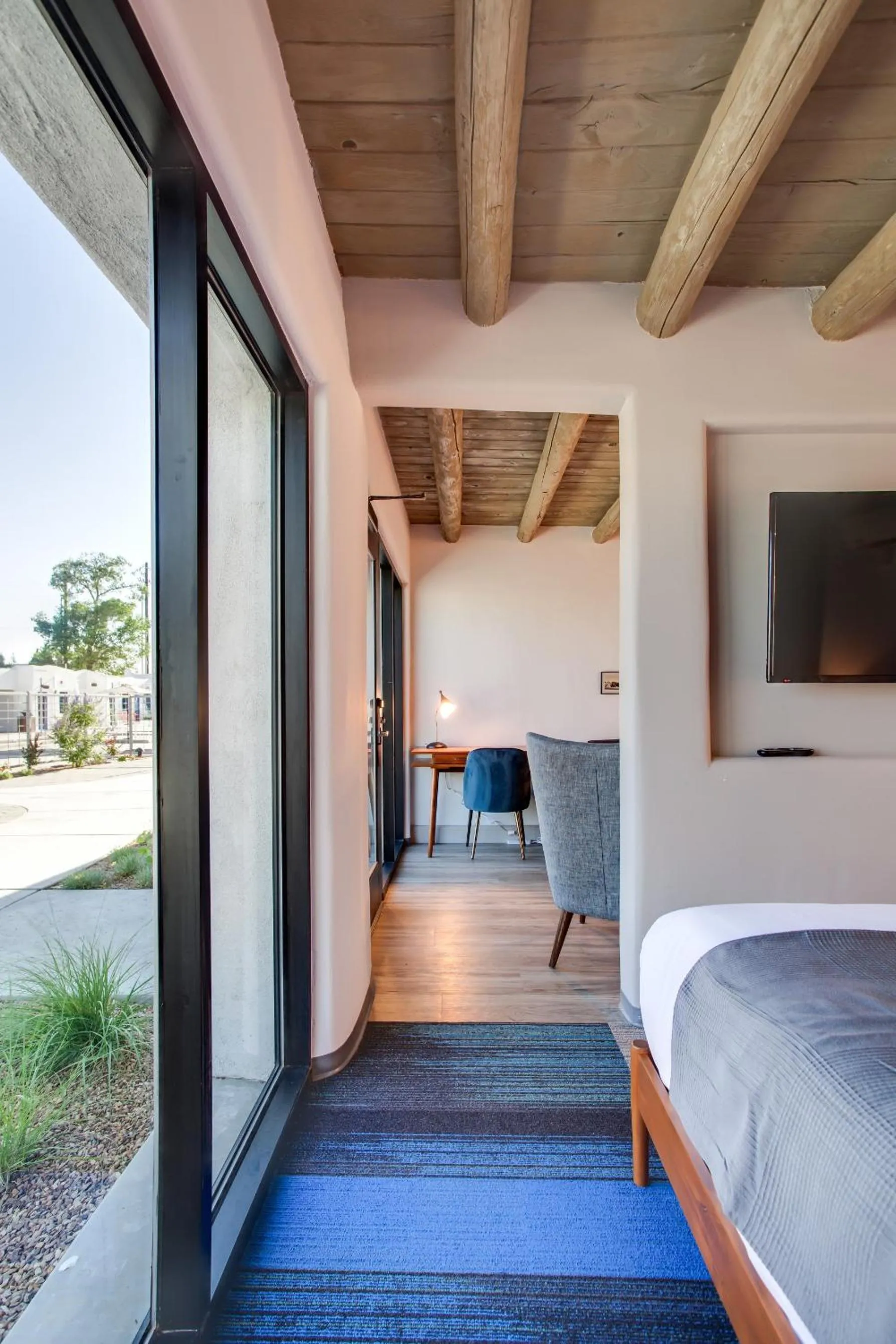 View (from property/room), Bed in El Vado Motel