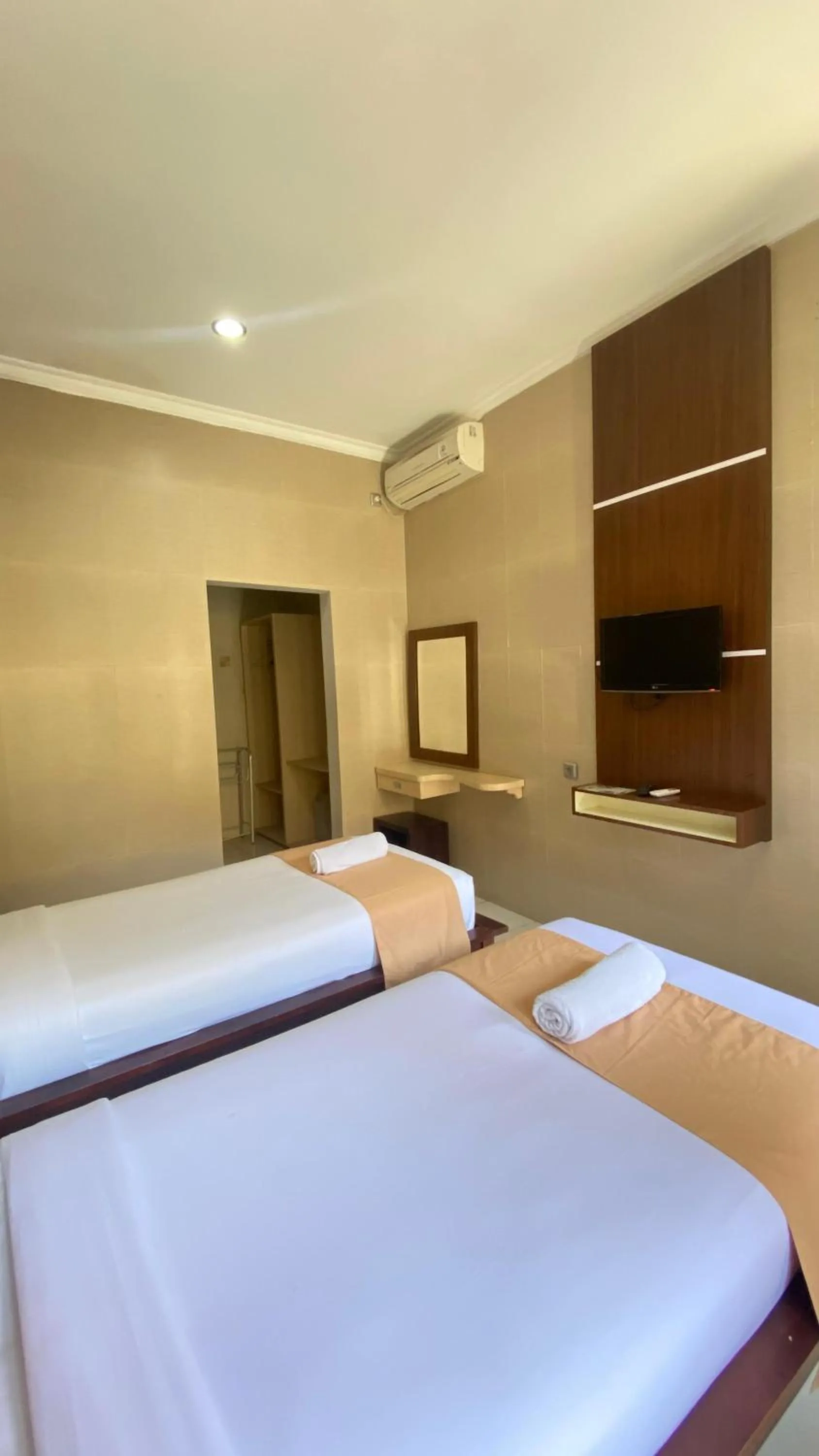 TV and multimedia, Bed in Surya Inn