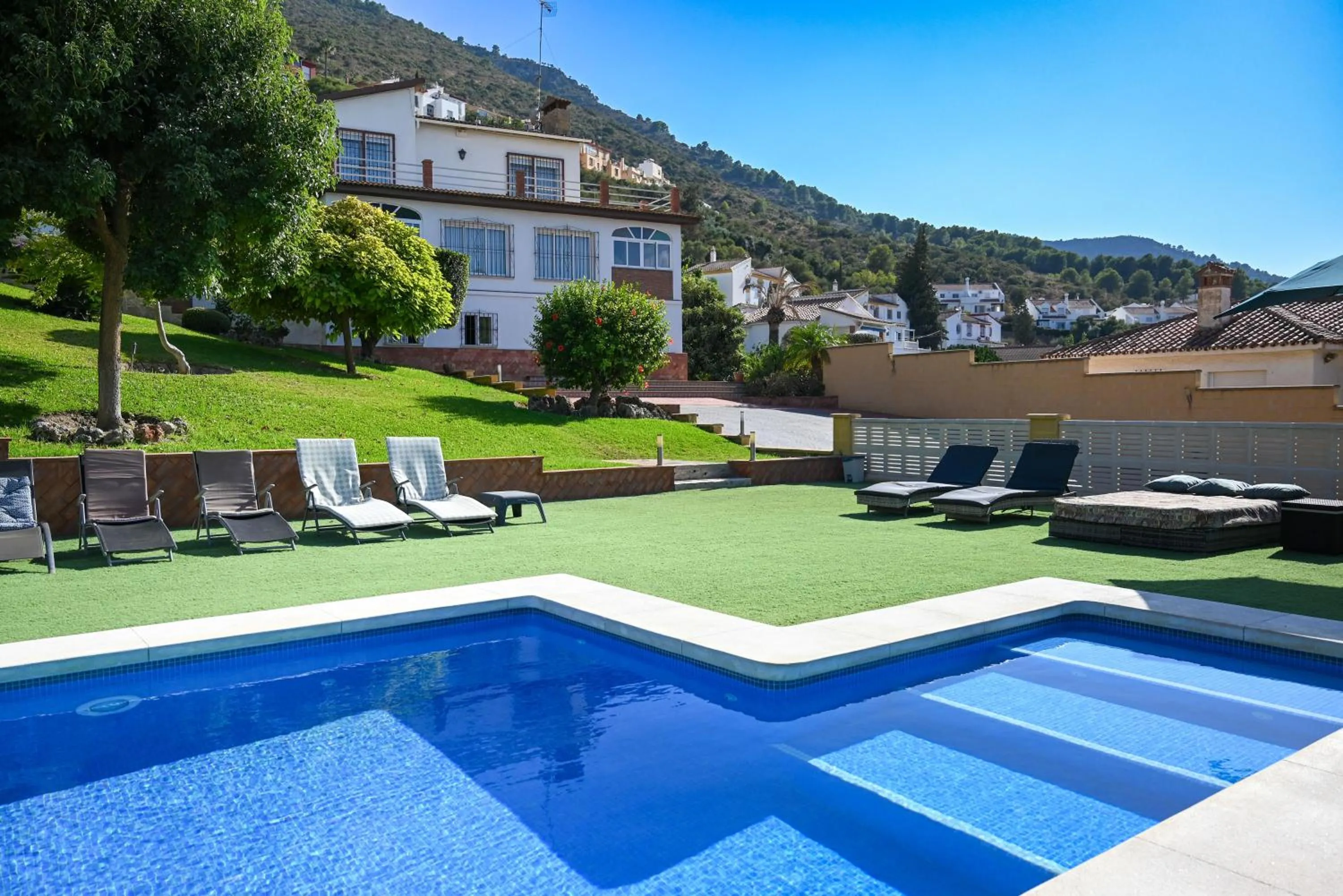 Swimming pool in Villa Peralta, heated and private pool ,near beach and golf !