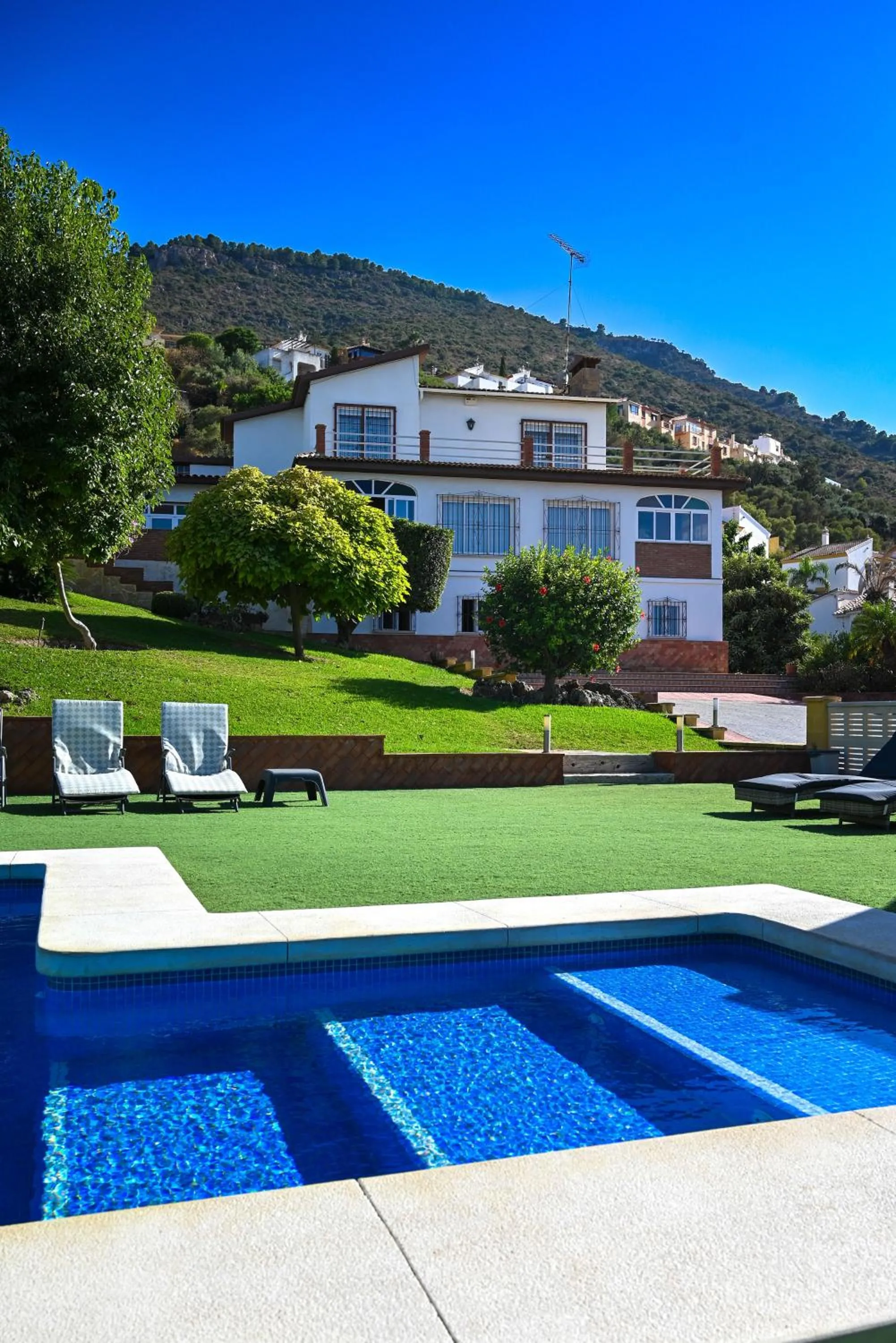 Swimming pool in Villa Peralta, heated and private pool ,near beach and golf !