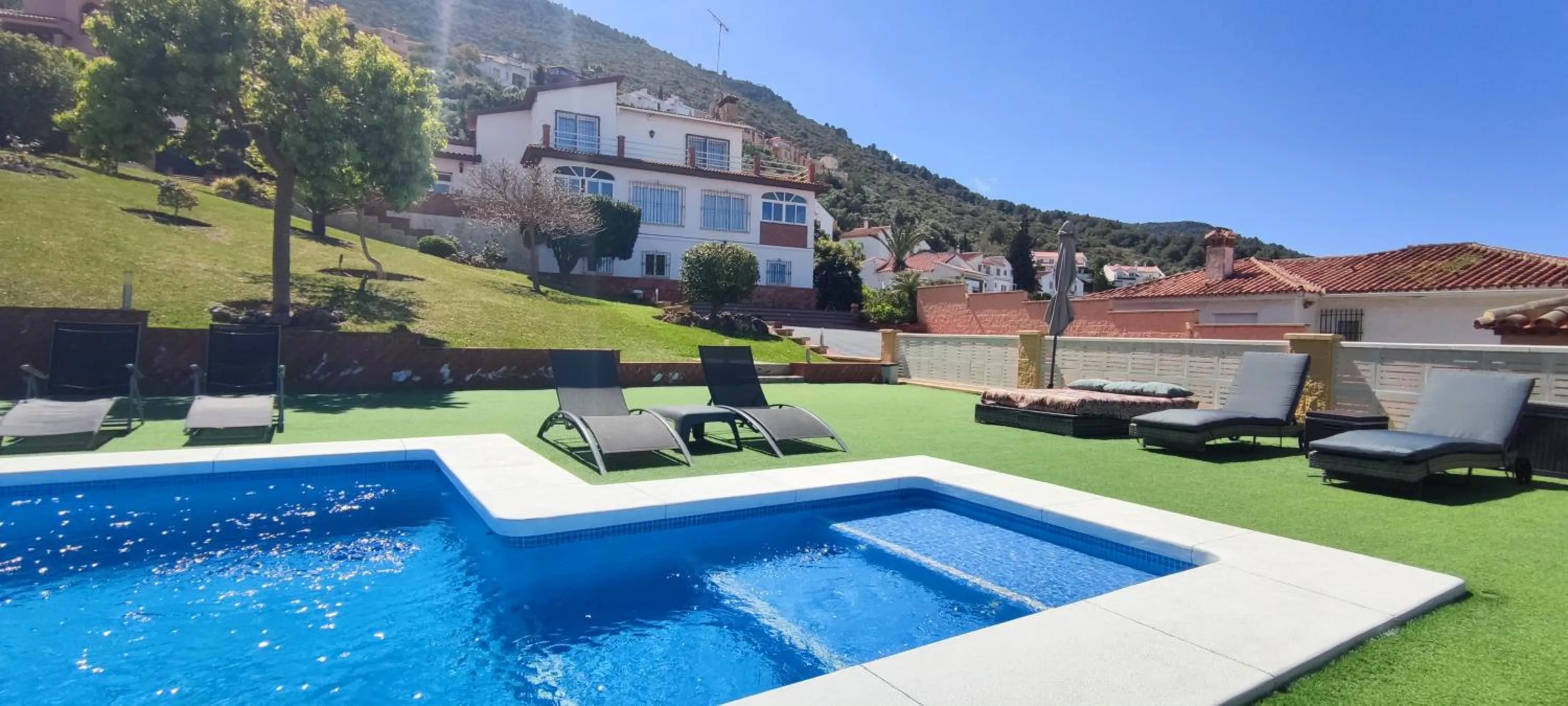 Swimming pool in Villa Peralta, heated and private pool ,near beach and golf !