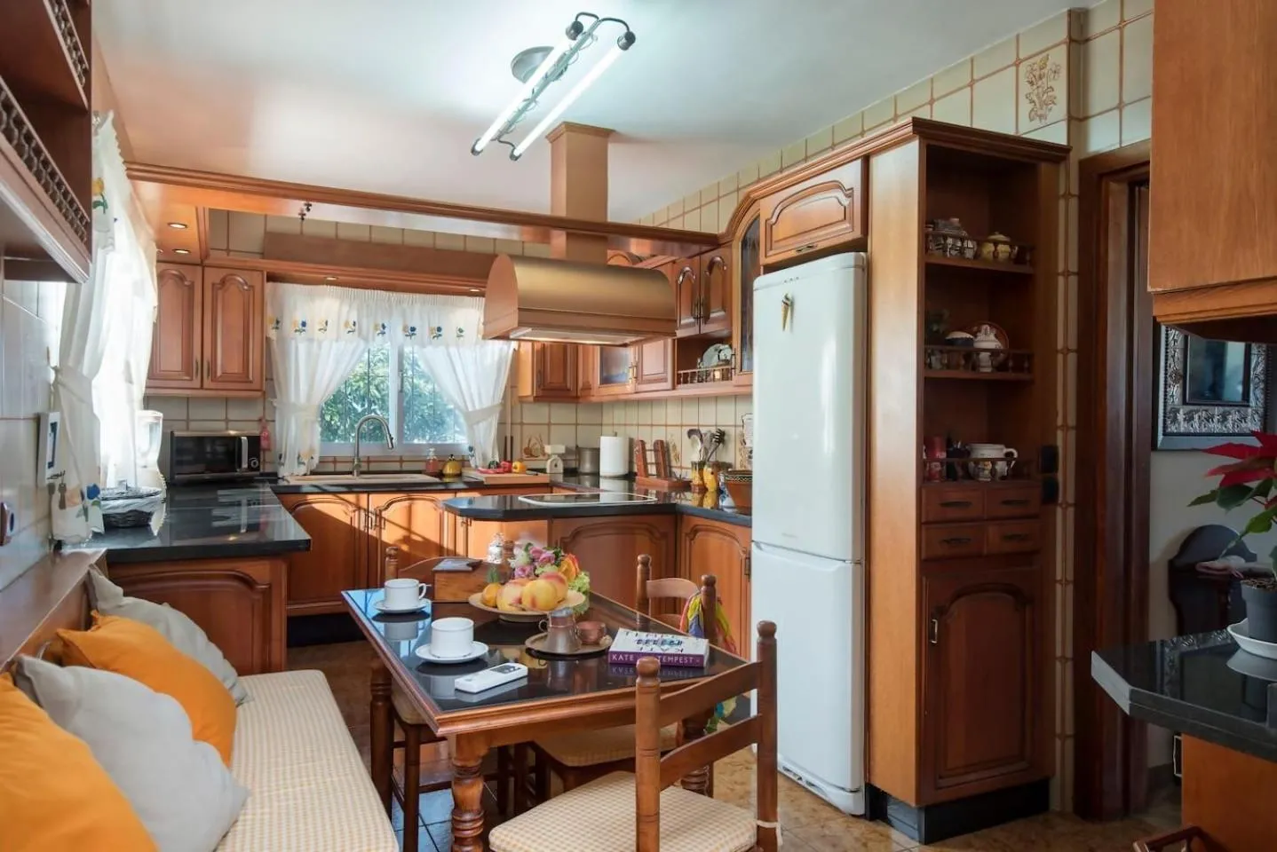 Kitchen or kitchenette in Villa Peralta, heated and private pool ,near beach and golf !