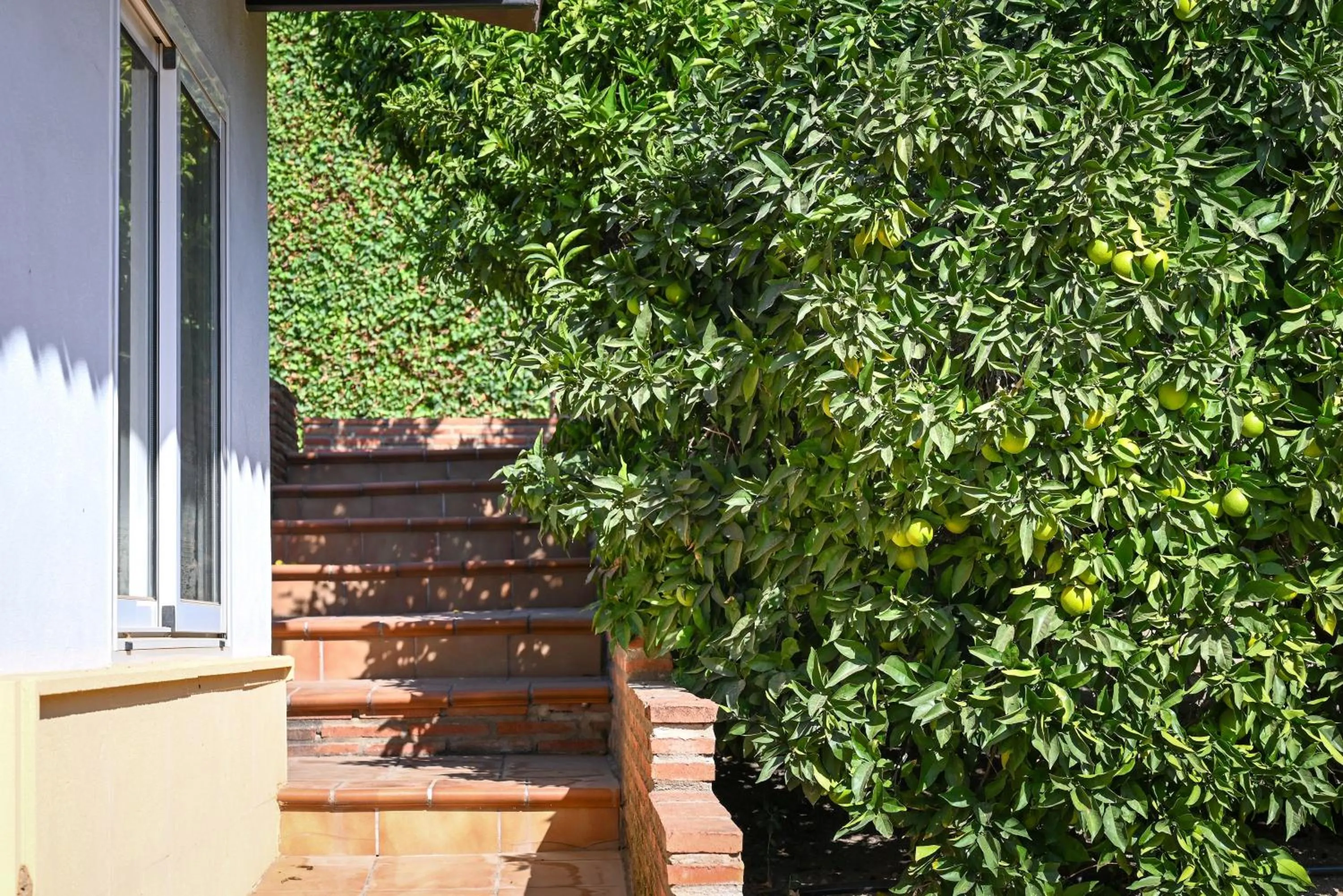 Garden view in Villa Peralta, heated and private pool ,near beach and golf !