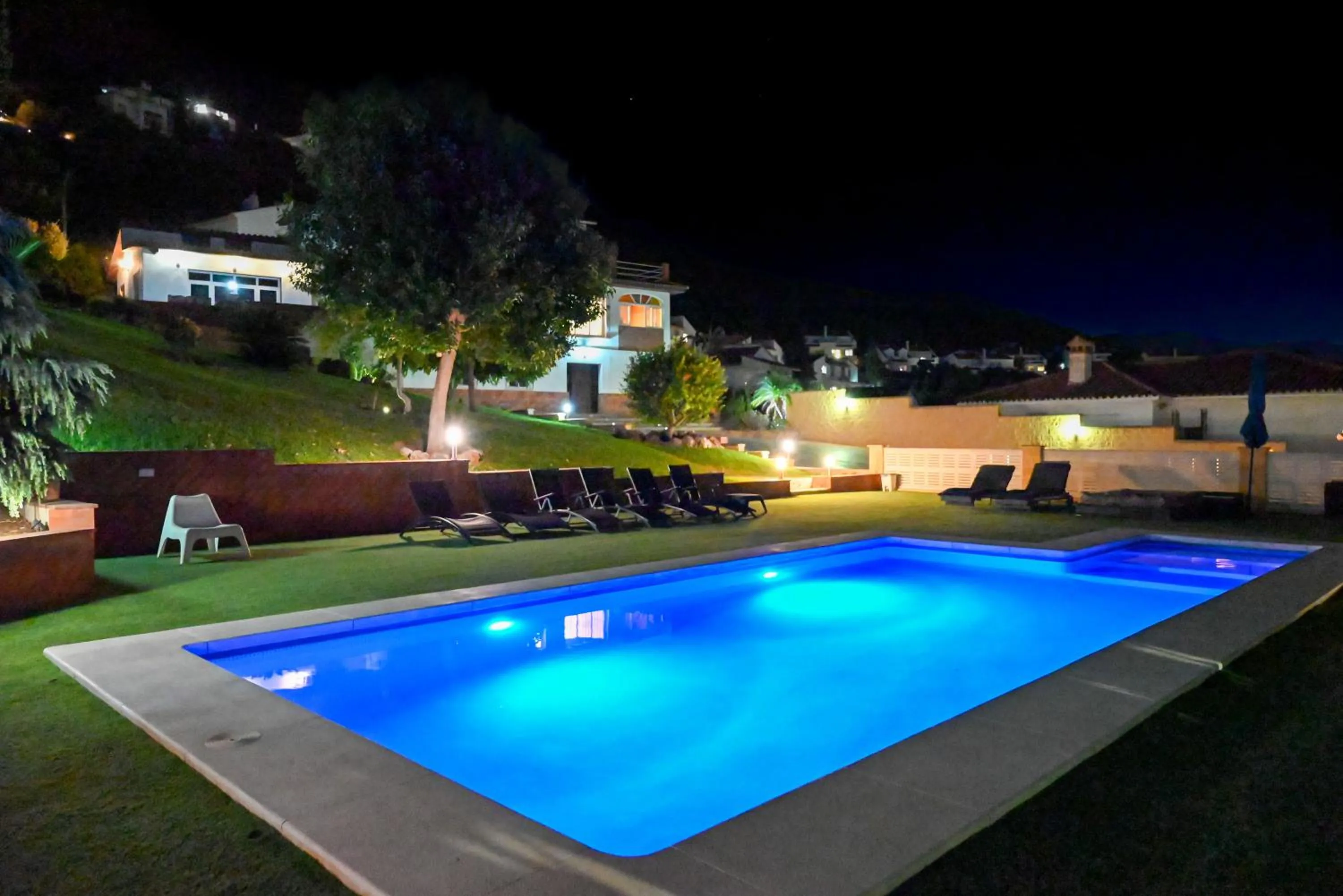 Swimming pool in Villa Peralta, heated and private pool ,near beach and golf !