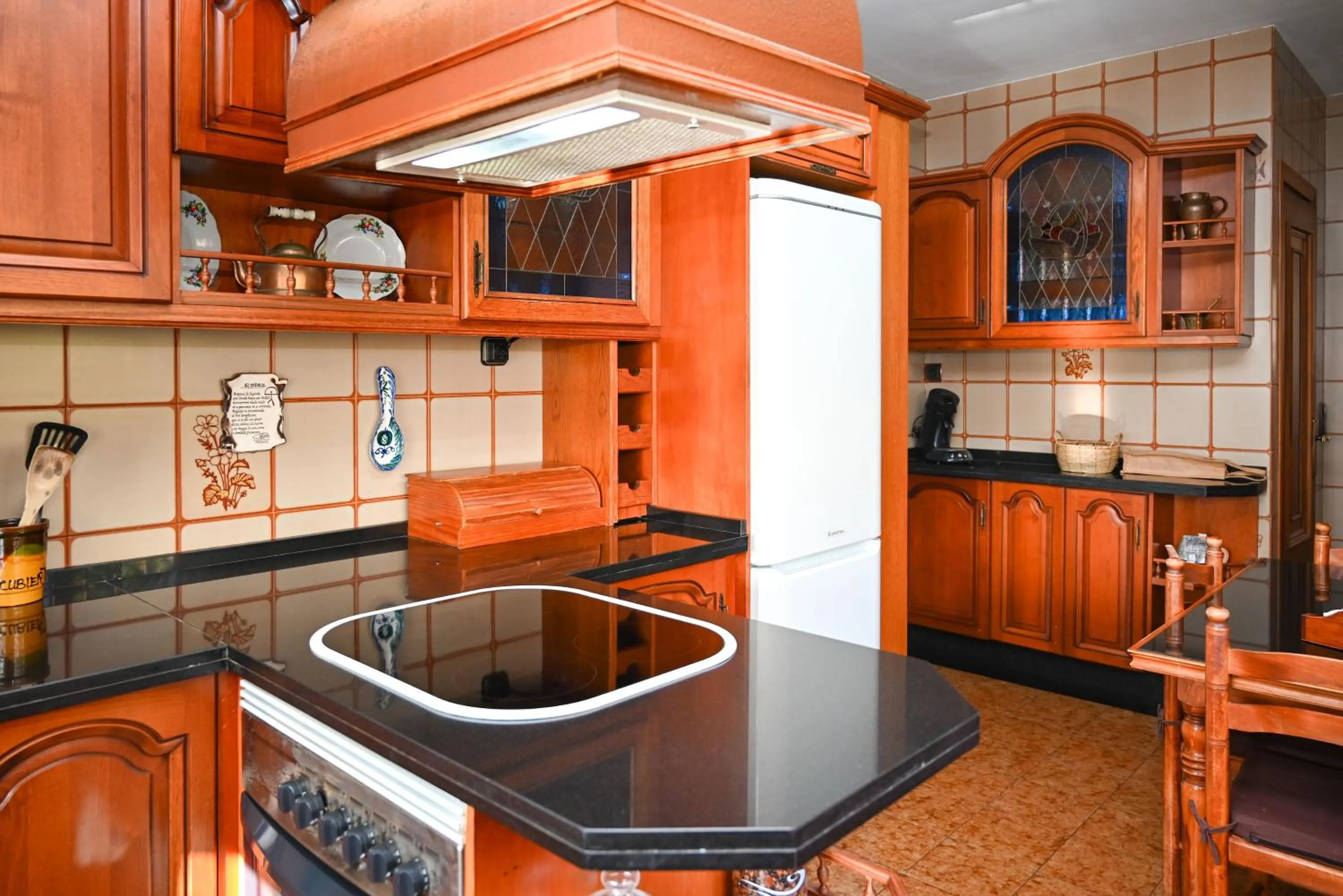 Kitchen or kitchenette in Villa Peralta, heated and private pool ,near beach and golf !