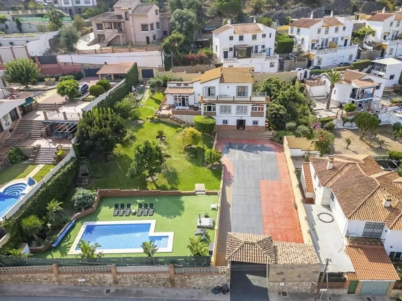 Bird's eye view in Villa Peralta, heated and private pool ,near beach and golf !