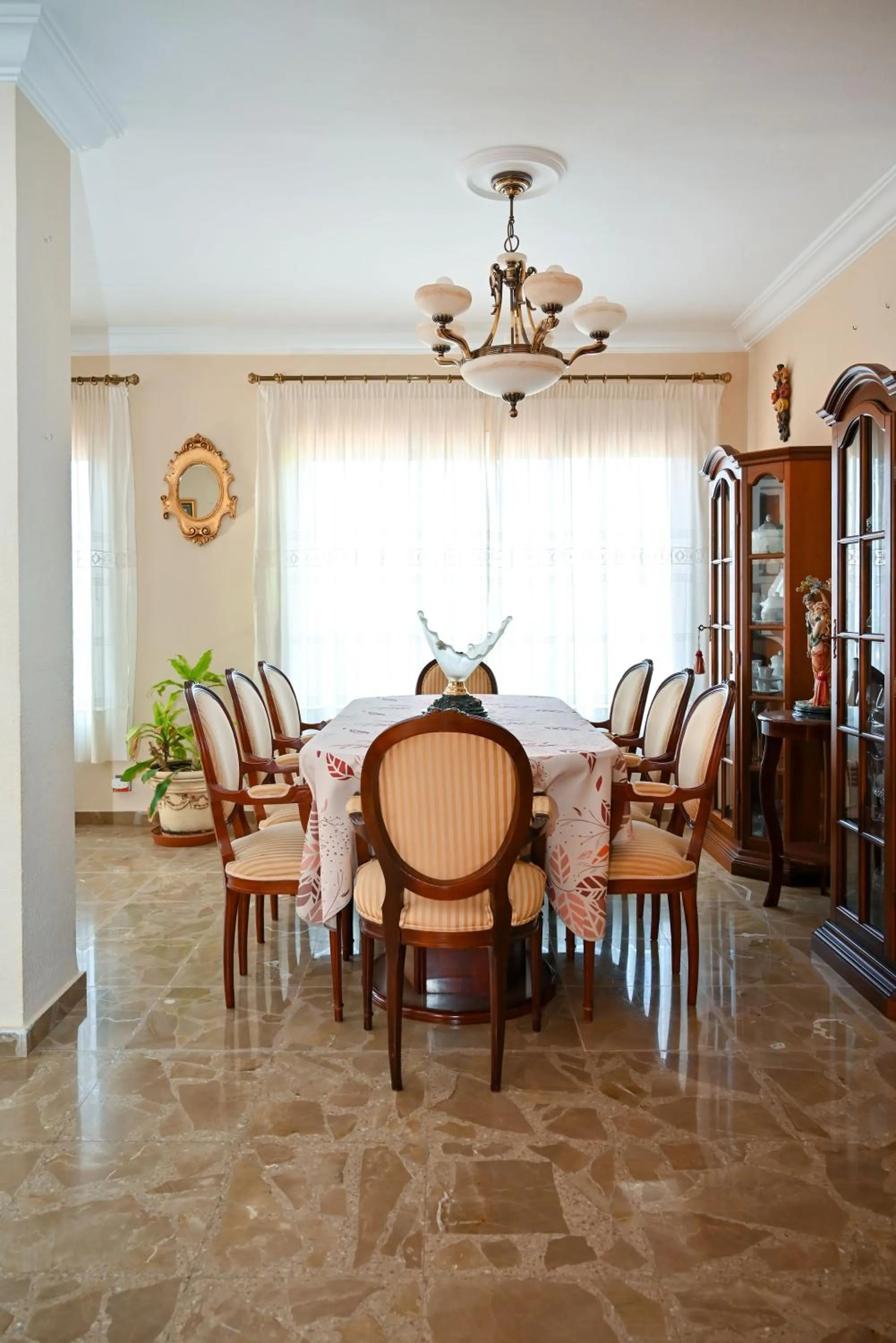 Dining area in Villa Peralta, heated and private pool ,near beach and golf !