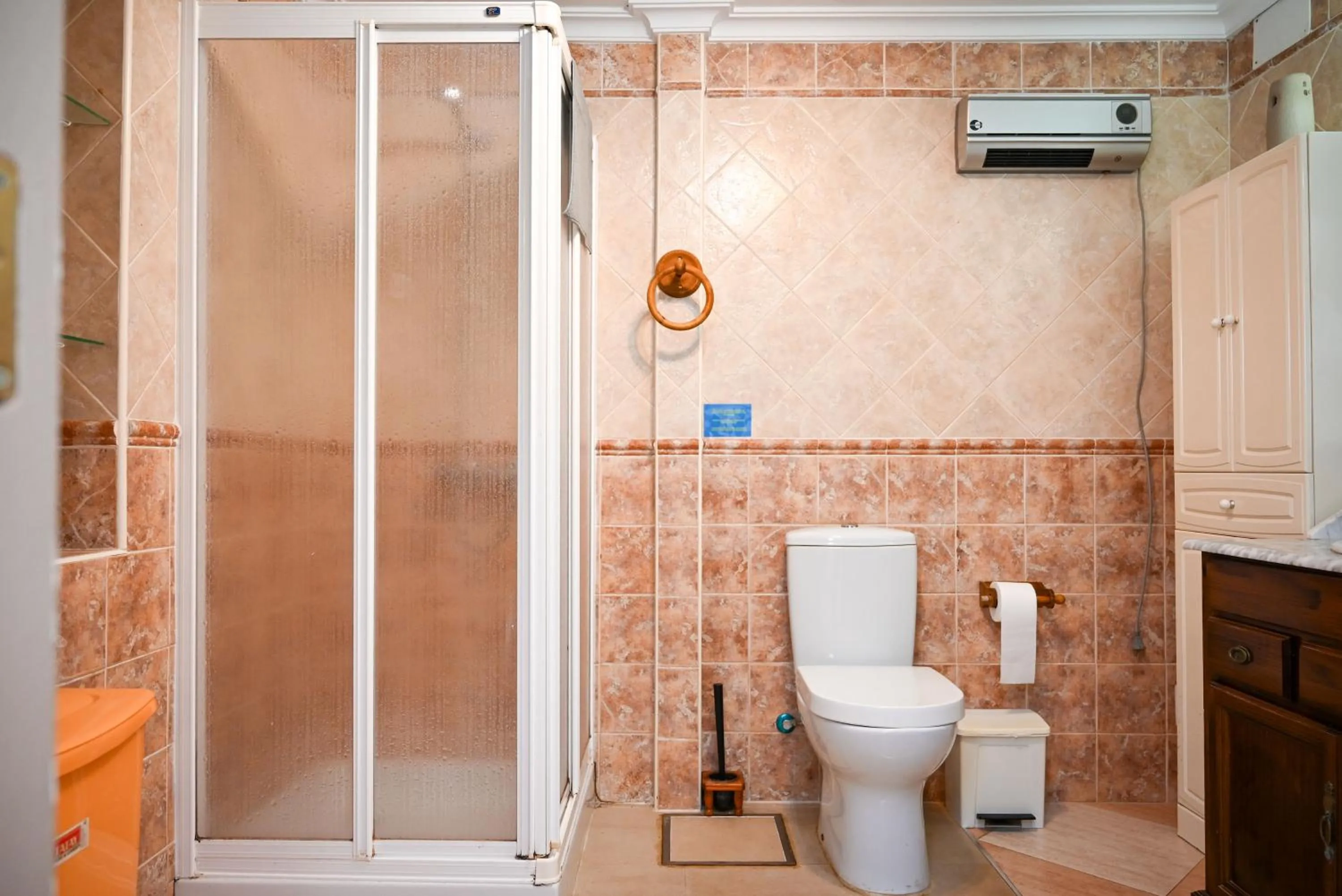 Bathroom in Villa Peralta, heated and private pool ,near beach and golf !