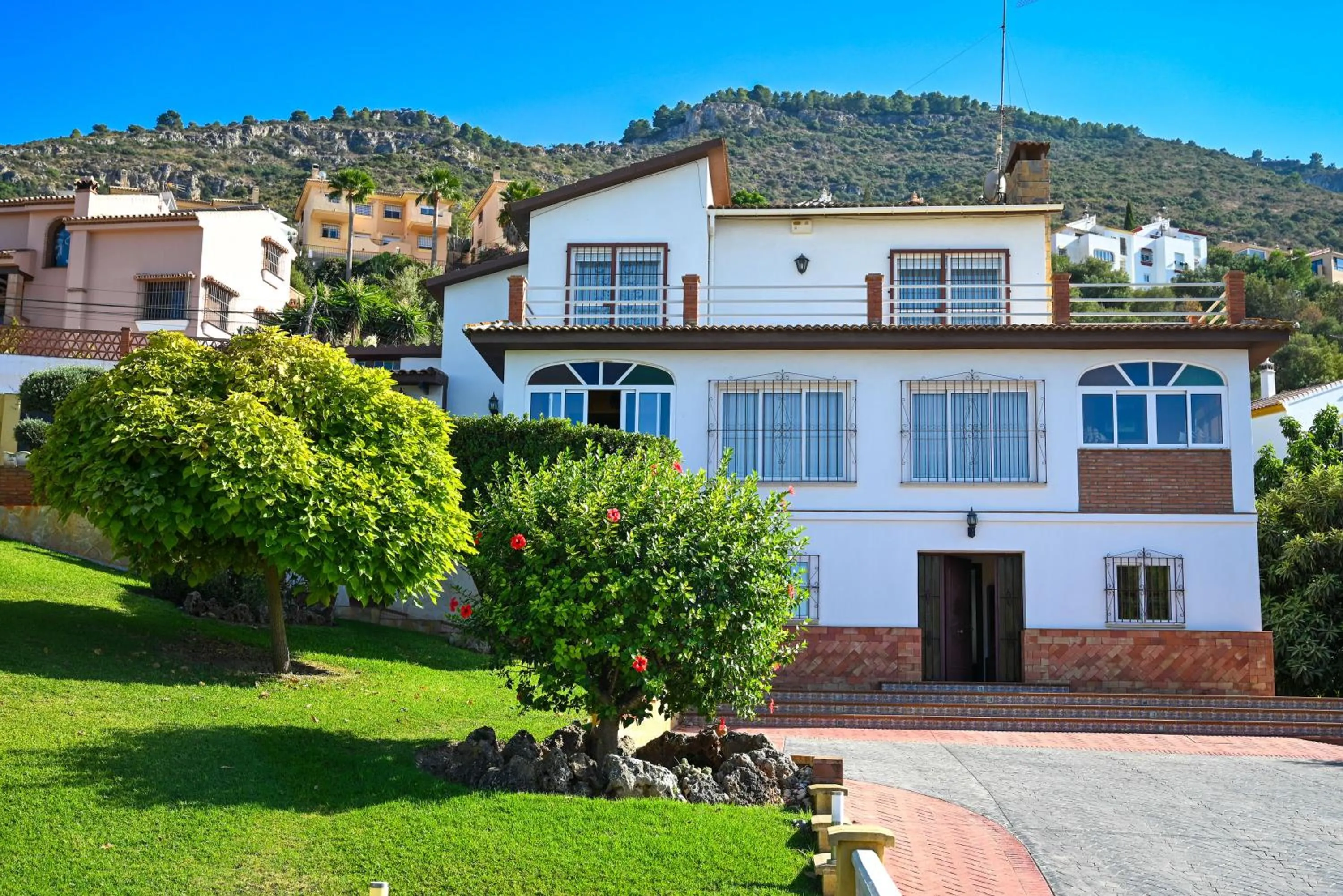 Facade/entrance in Villa Peralta, heated and private pool ,near beach and golf !