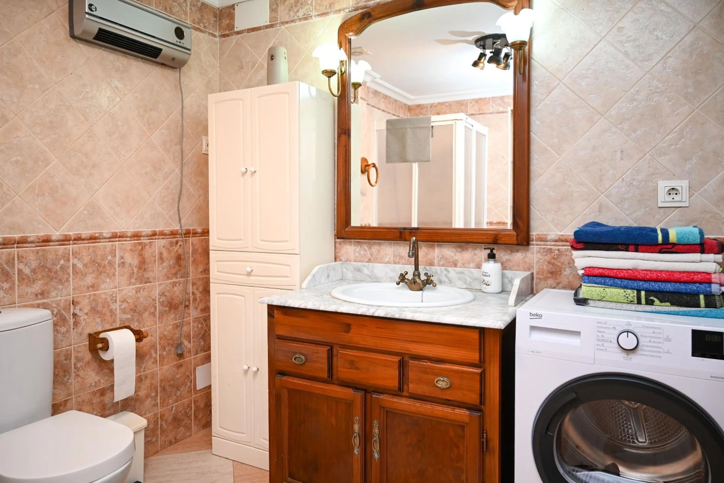 Bathroom in Villa Peralta, heated and private pool ,near beach and golf !