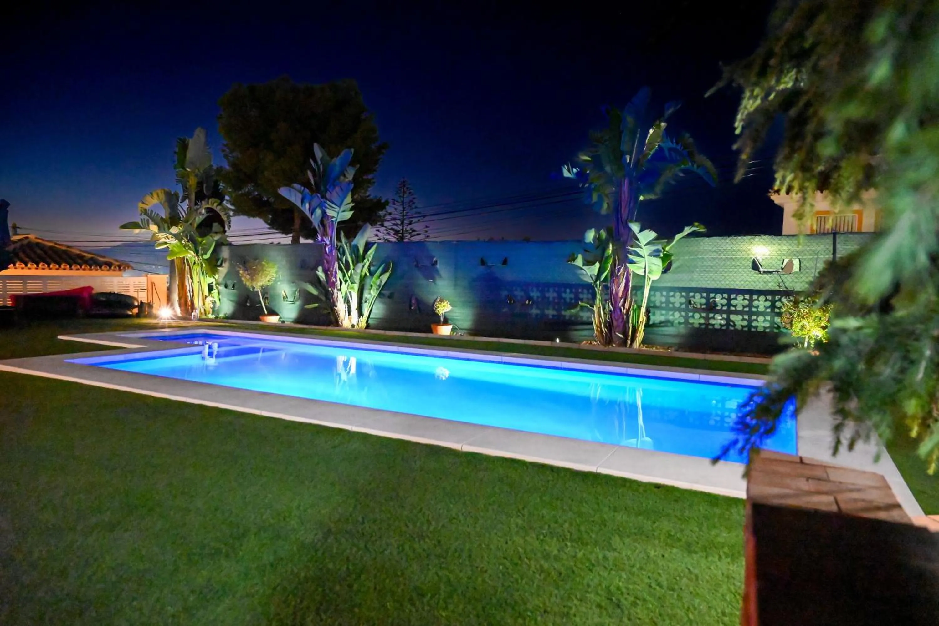 Swimming pool in Villa Peralta, heated and private pool ,near beach and golf !