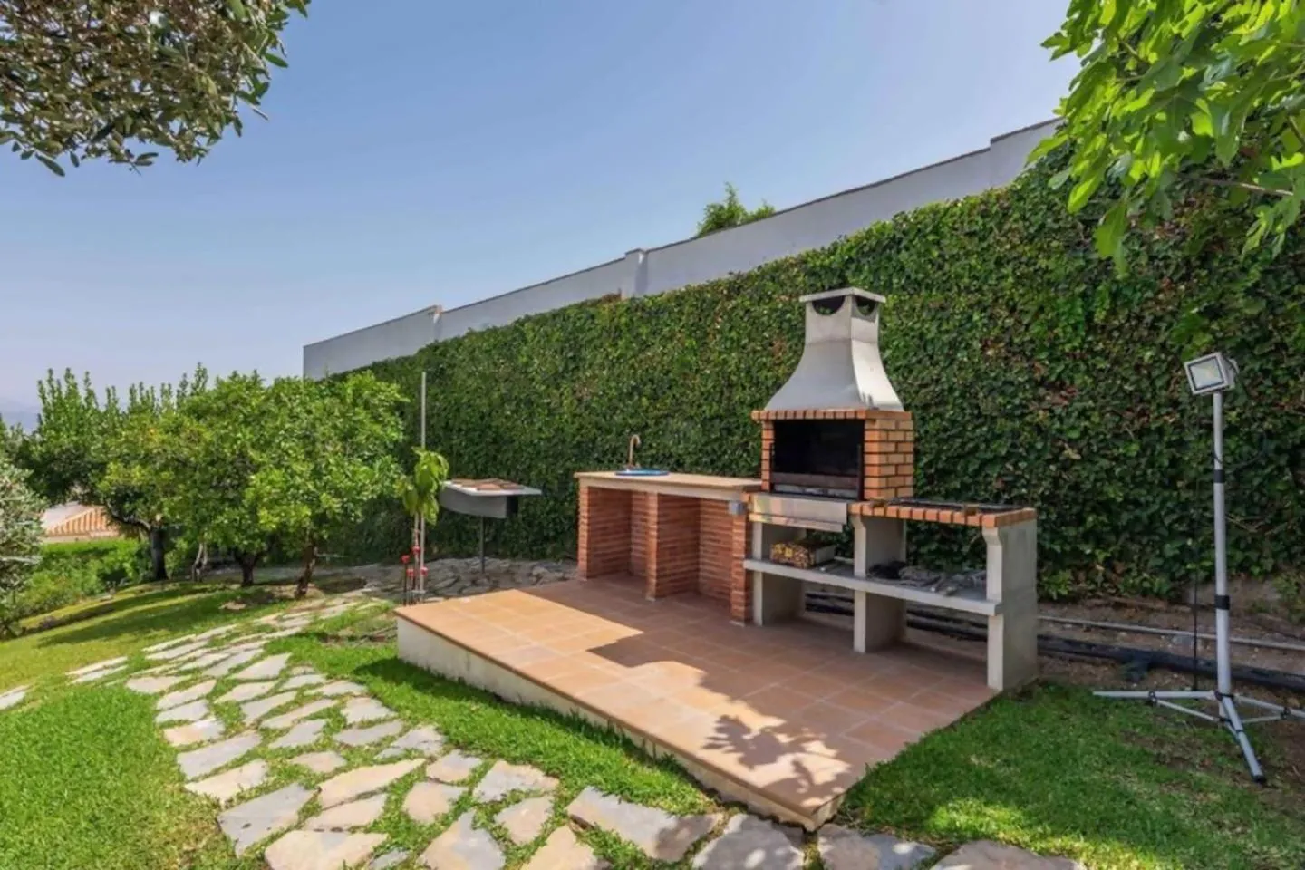 BBQ facilities in Villa Peralta, heated and private pool ,near beach and golf !