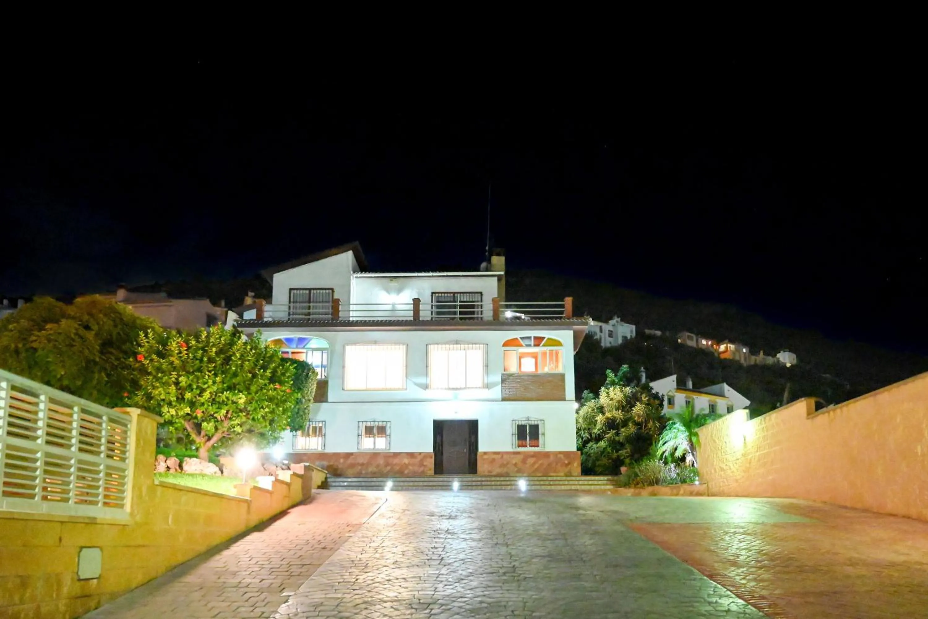 Garden view in Villa Peralta, heated and private pool ,near beach and golf !