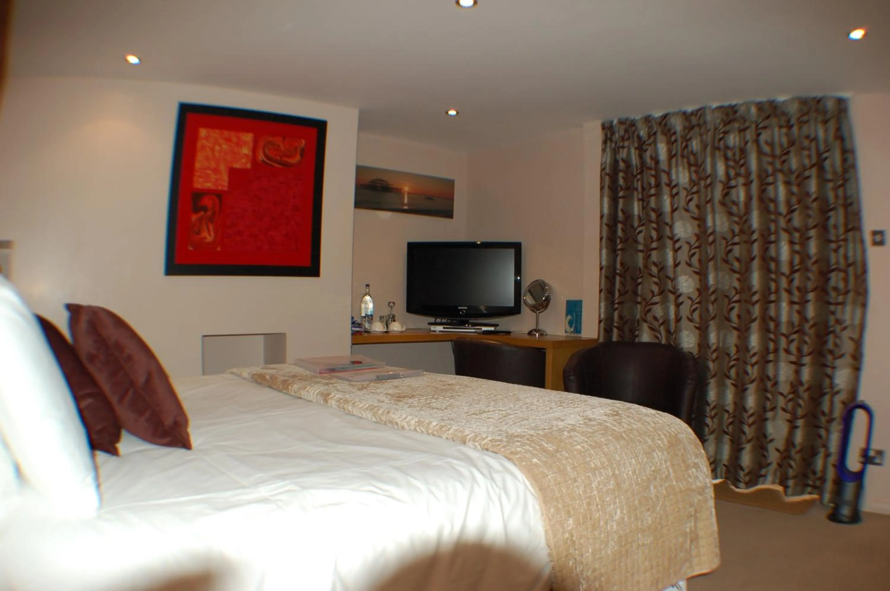 Bedroom, Bed in Brightonwave