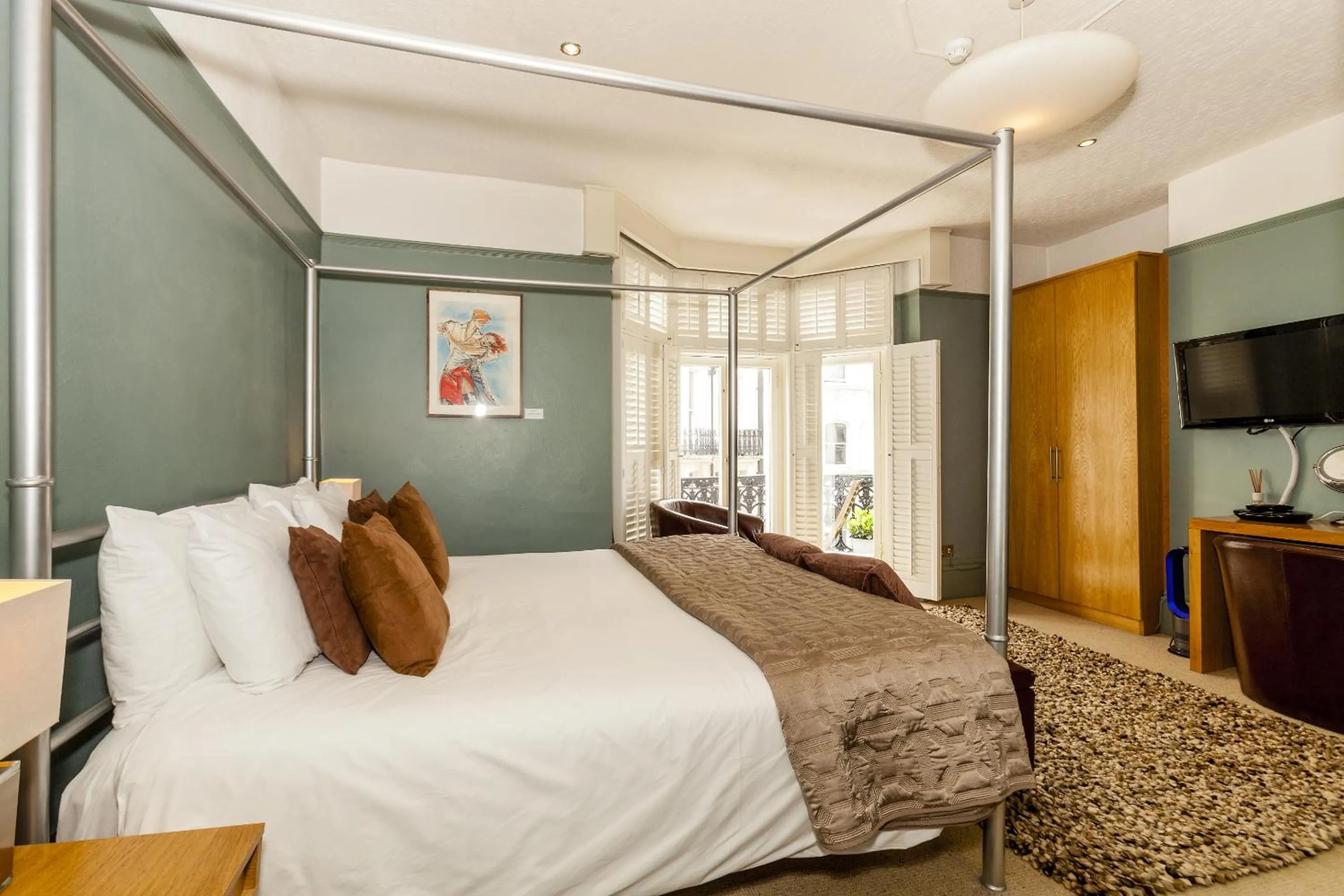 Bedroom, Bed in Brightonwave