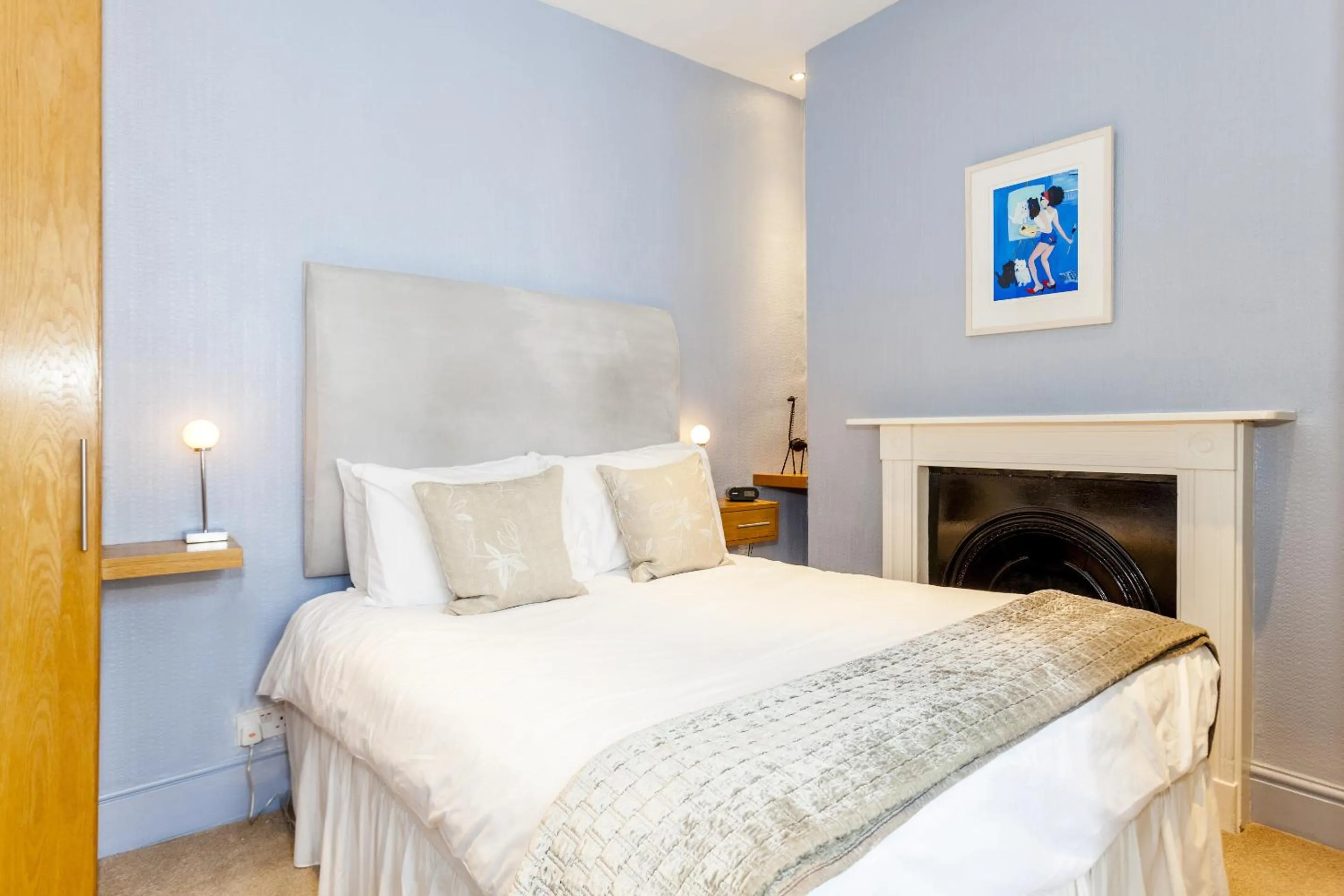 Bedroom, Bed in Brightonwave