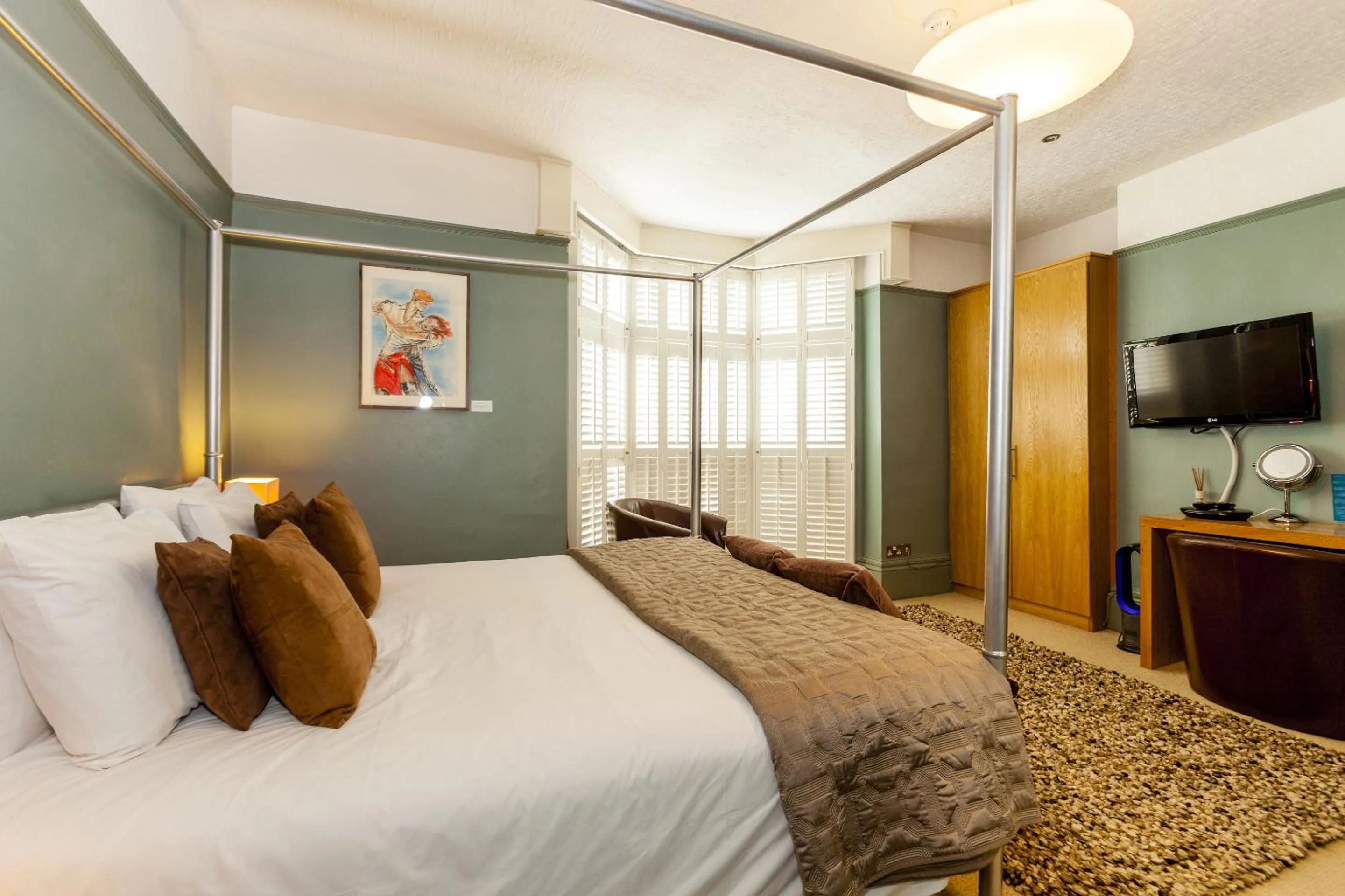 Bedroom, Bed in Brightonwave