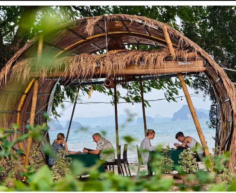 Restaurant/places to eat in Laguna Villas Boutique Hotel