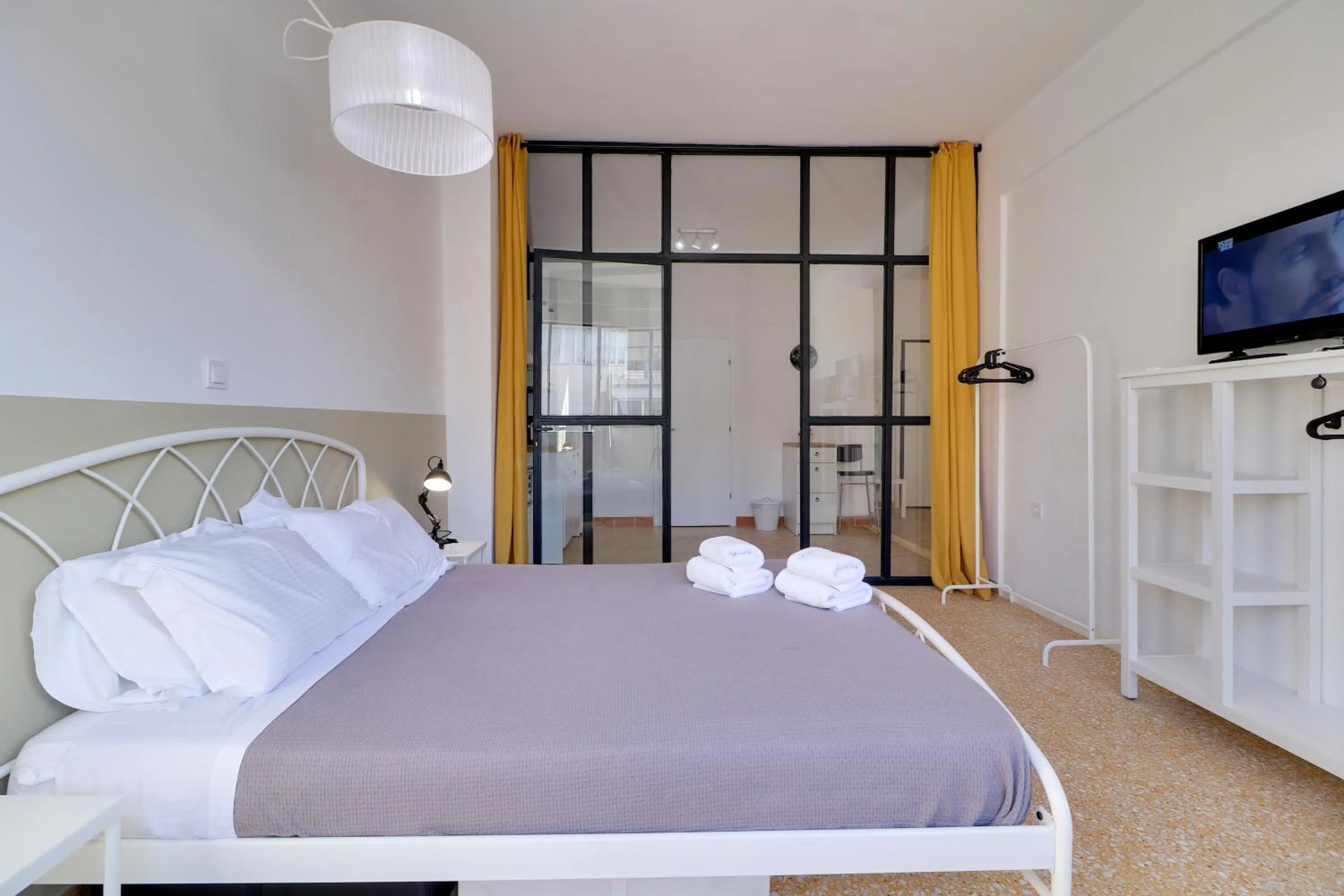 Photo of the whole room, Bed in athens.apartotel.1