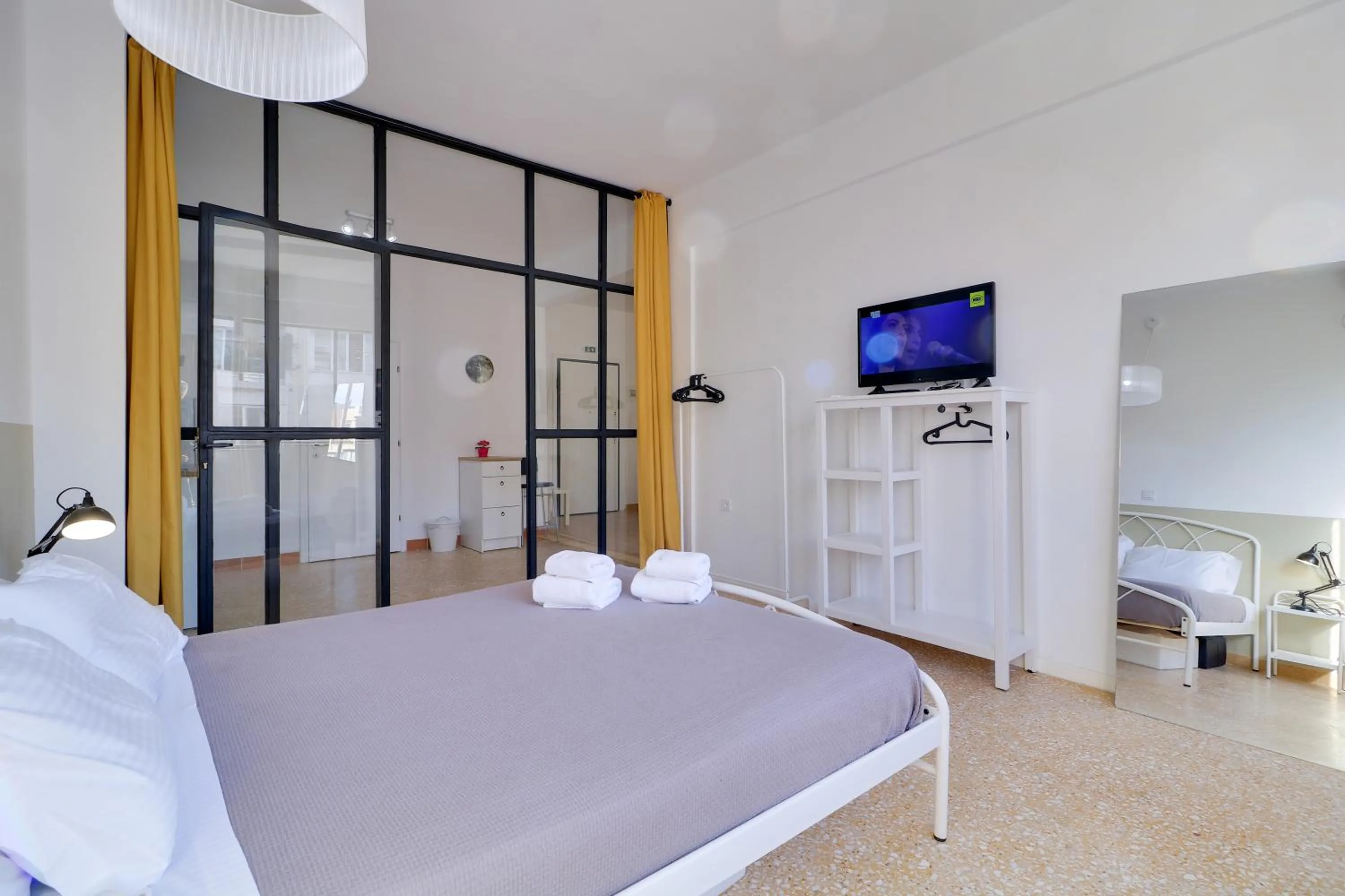 Photo of the whole room, Bed in athens.apartotel.1