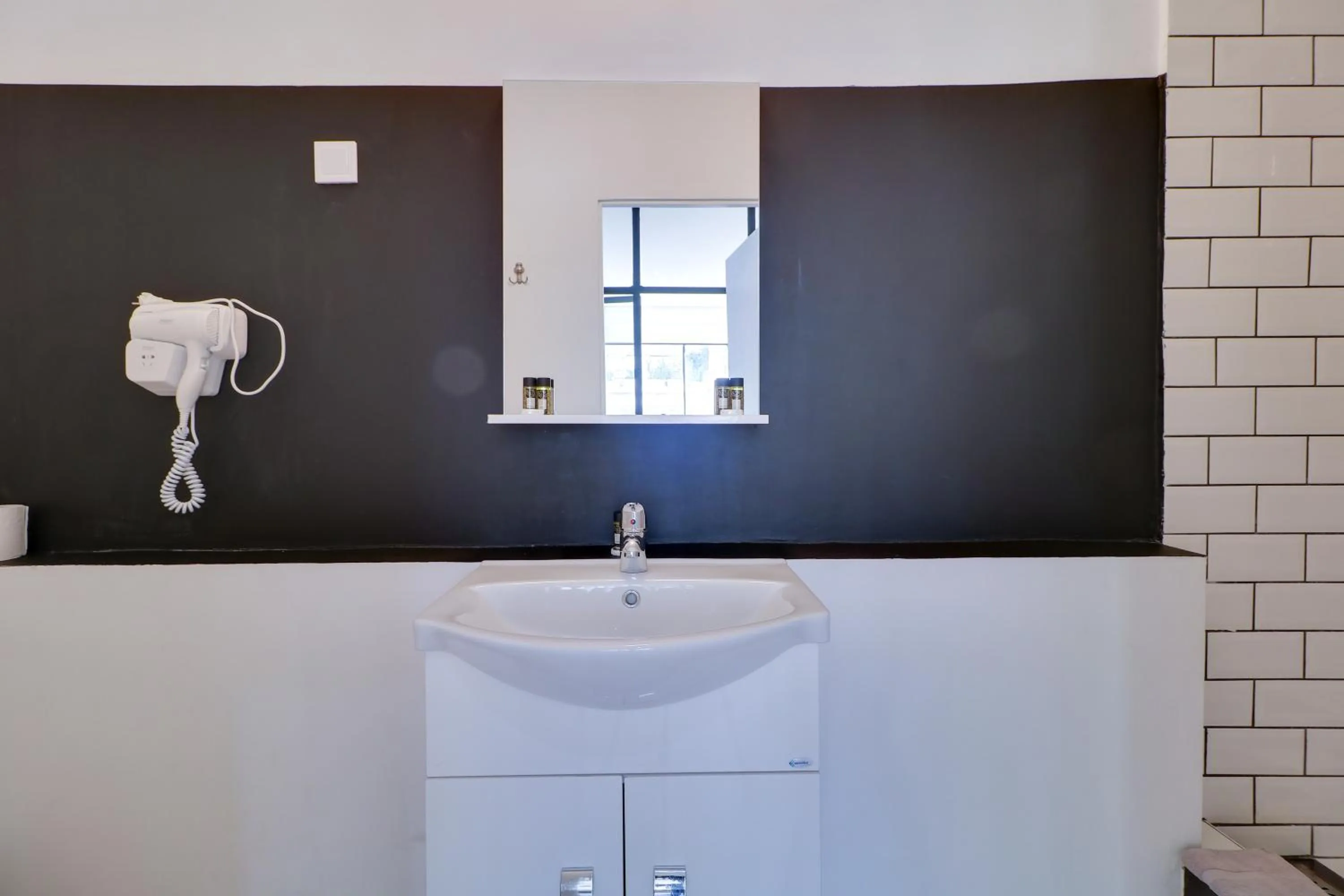 Bathroom in athens.apartotel.1