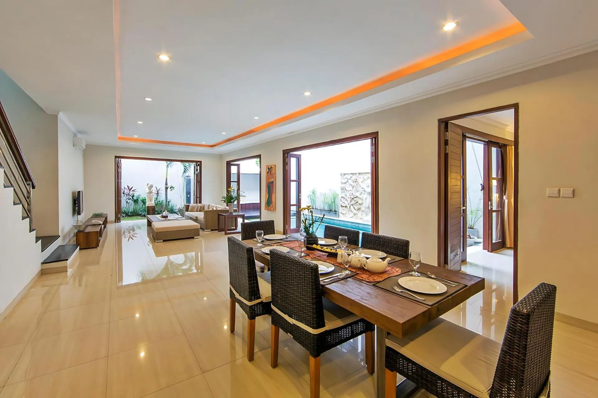 Dining area in White Lotus Villas Seminyak
