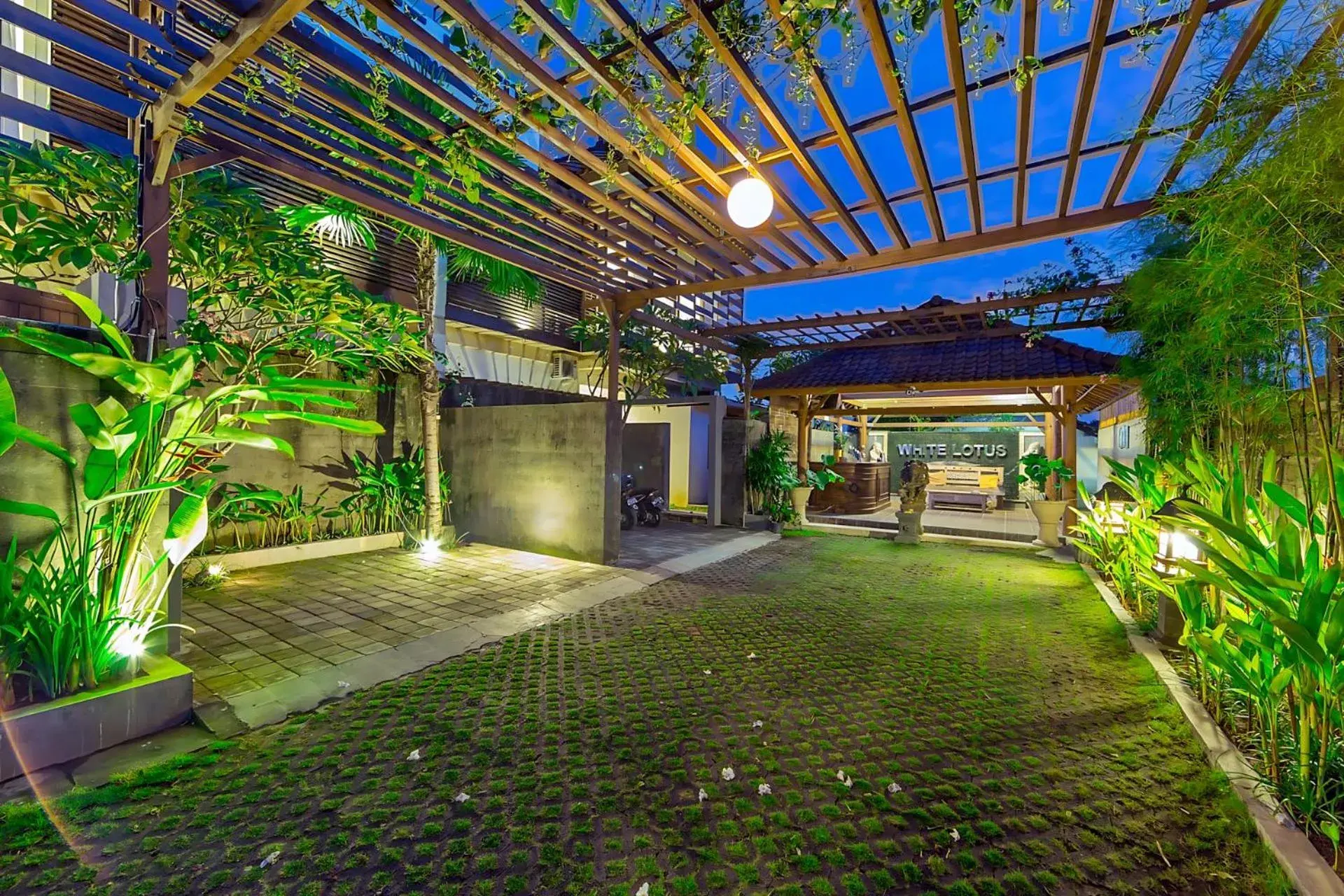 Property building in White Lotus Villas Seminyak Property building in White Lotus Villas Seminyak