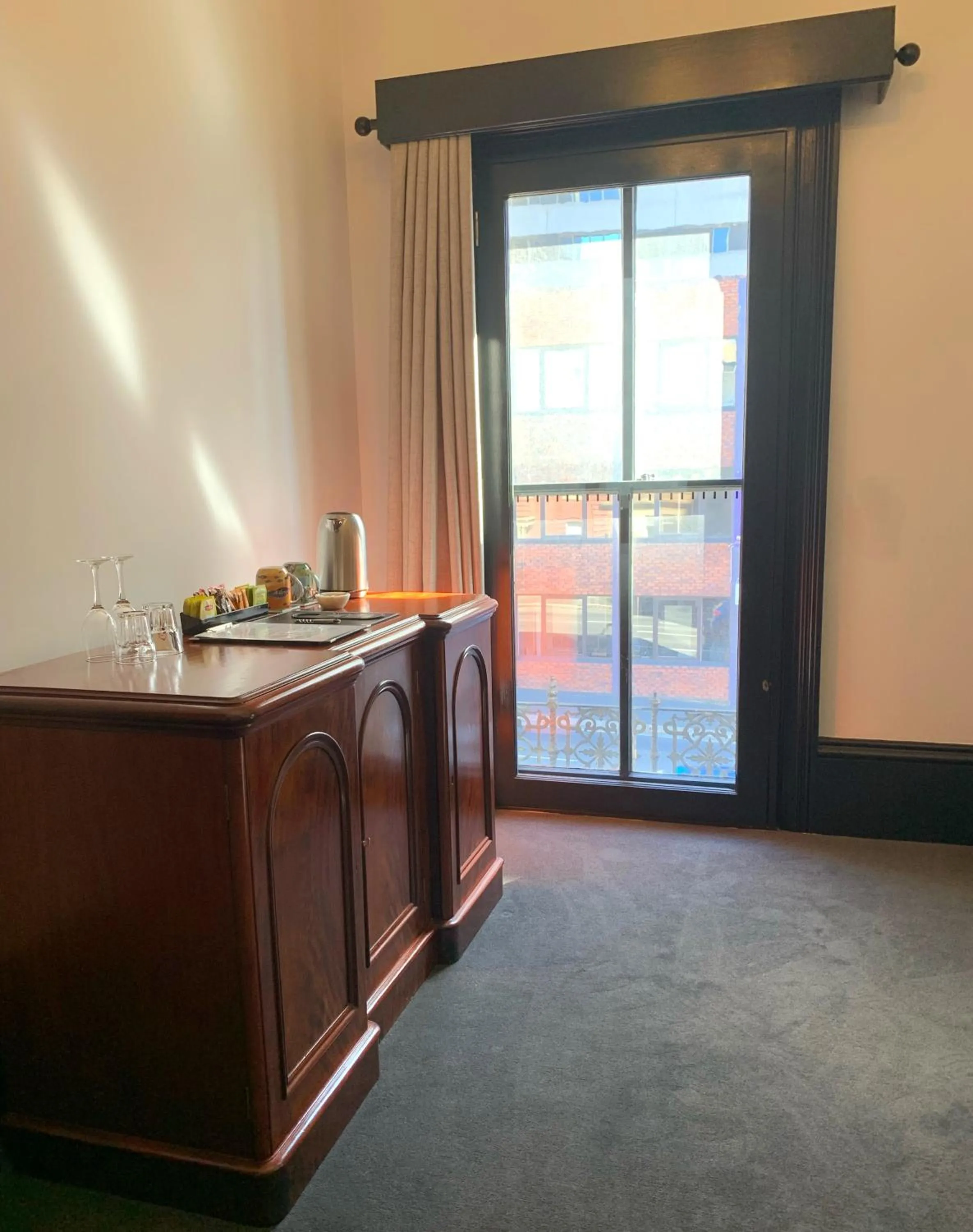 Coffee/tea facilities in The Macquarie Hobart