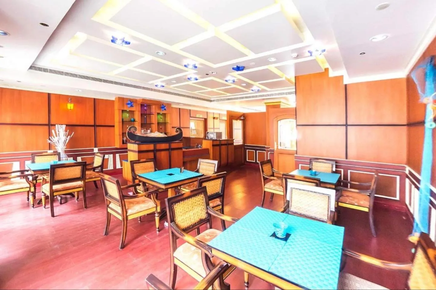 Dining area in Joys Palace Hotel