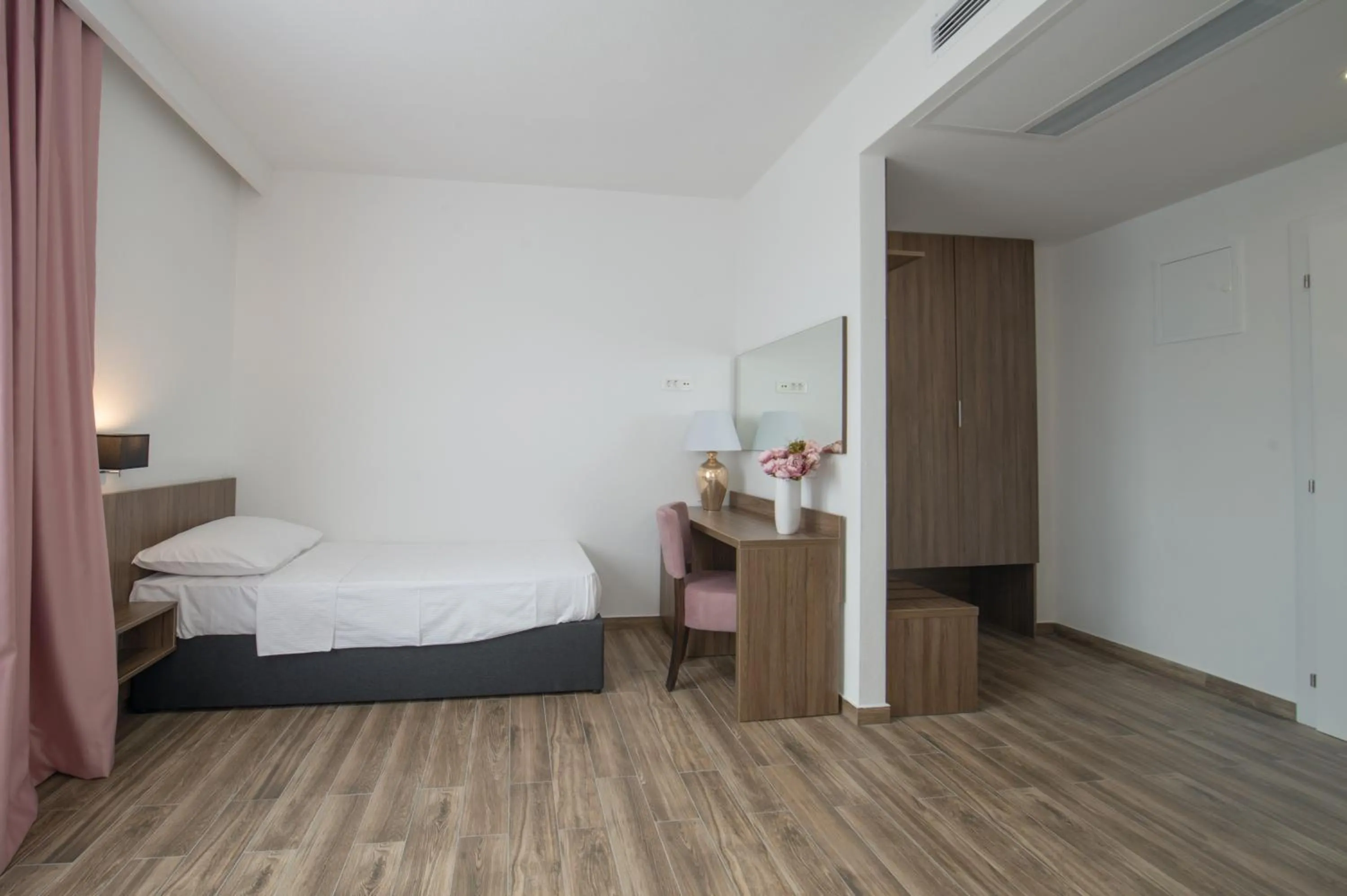 Hotel Tau