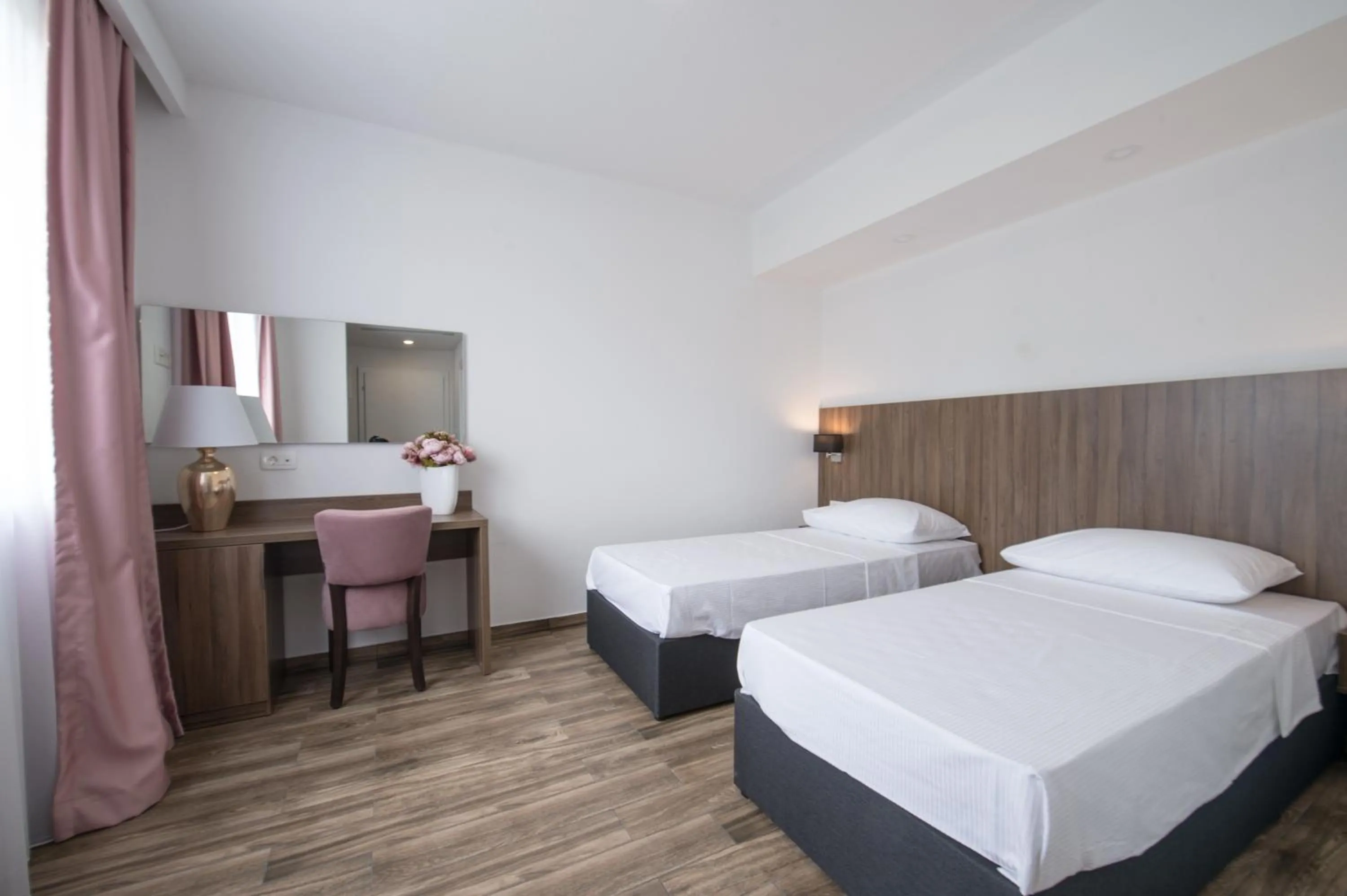 Hotel Tau