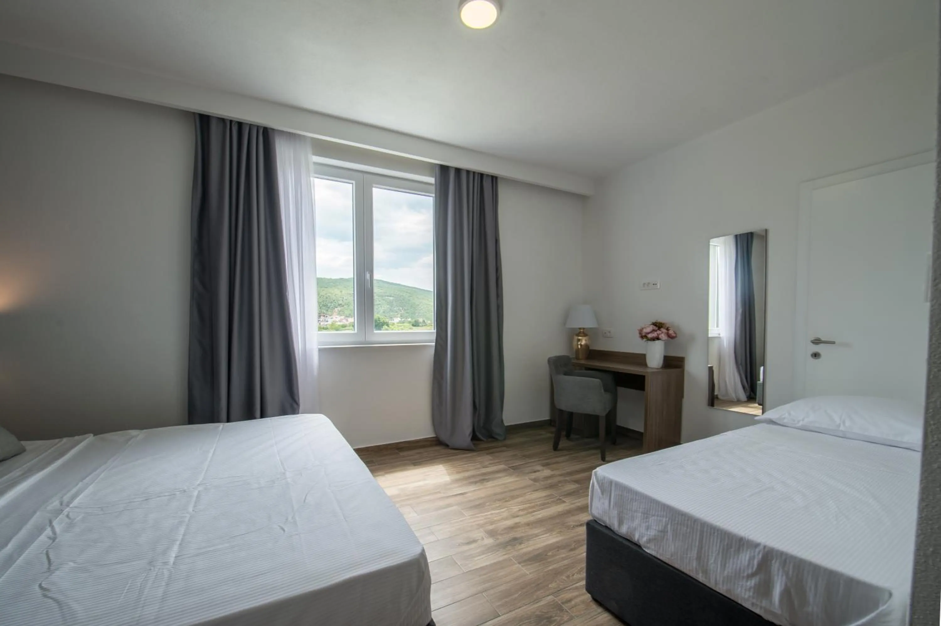 Hotel Tau
