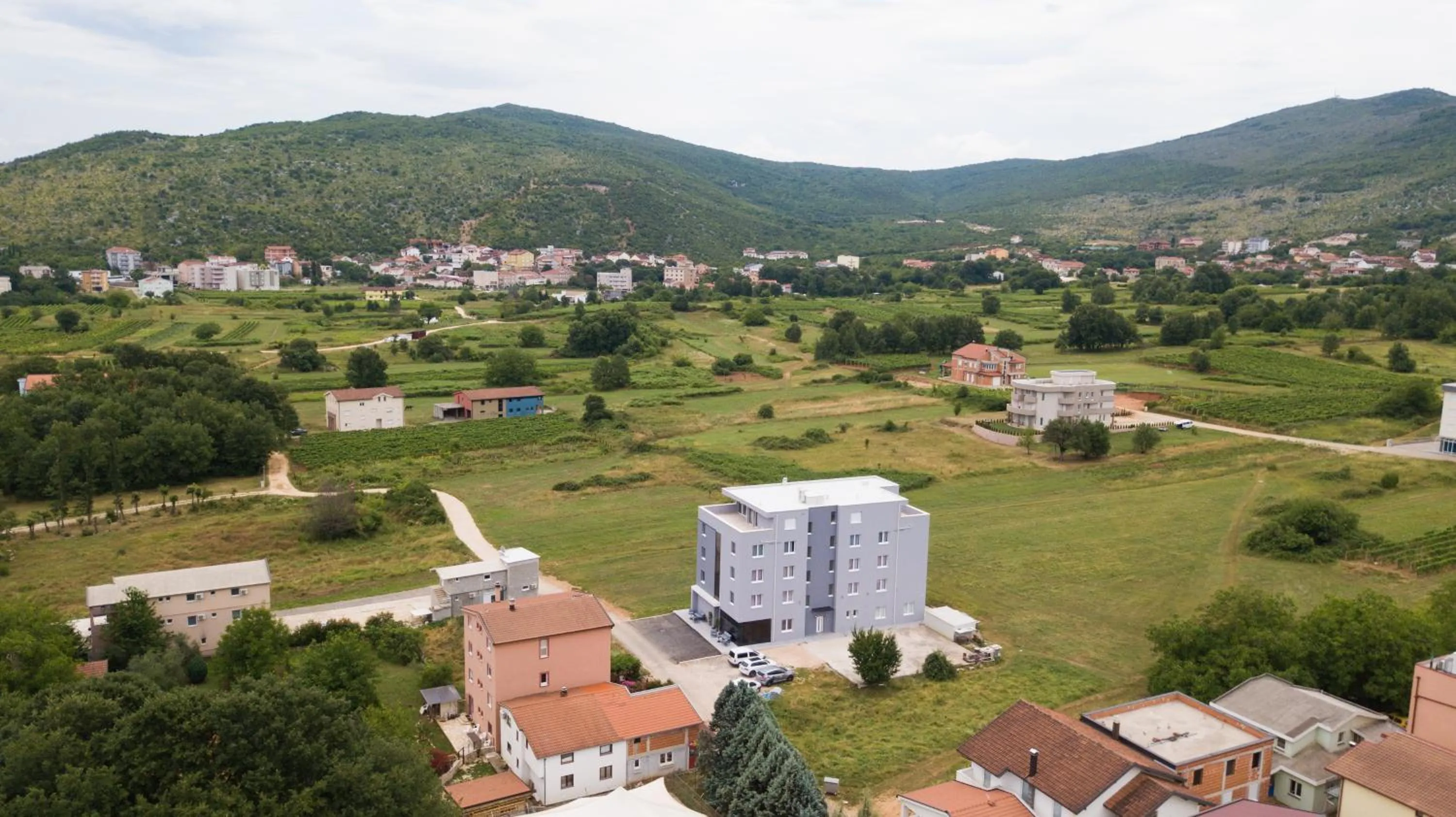 Hotel Tau