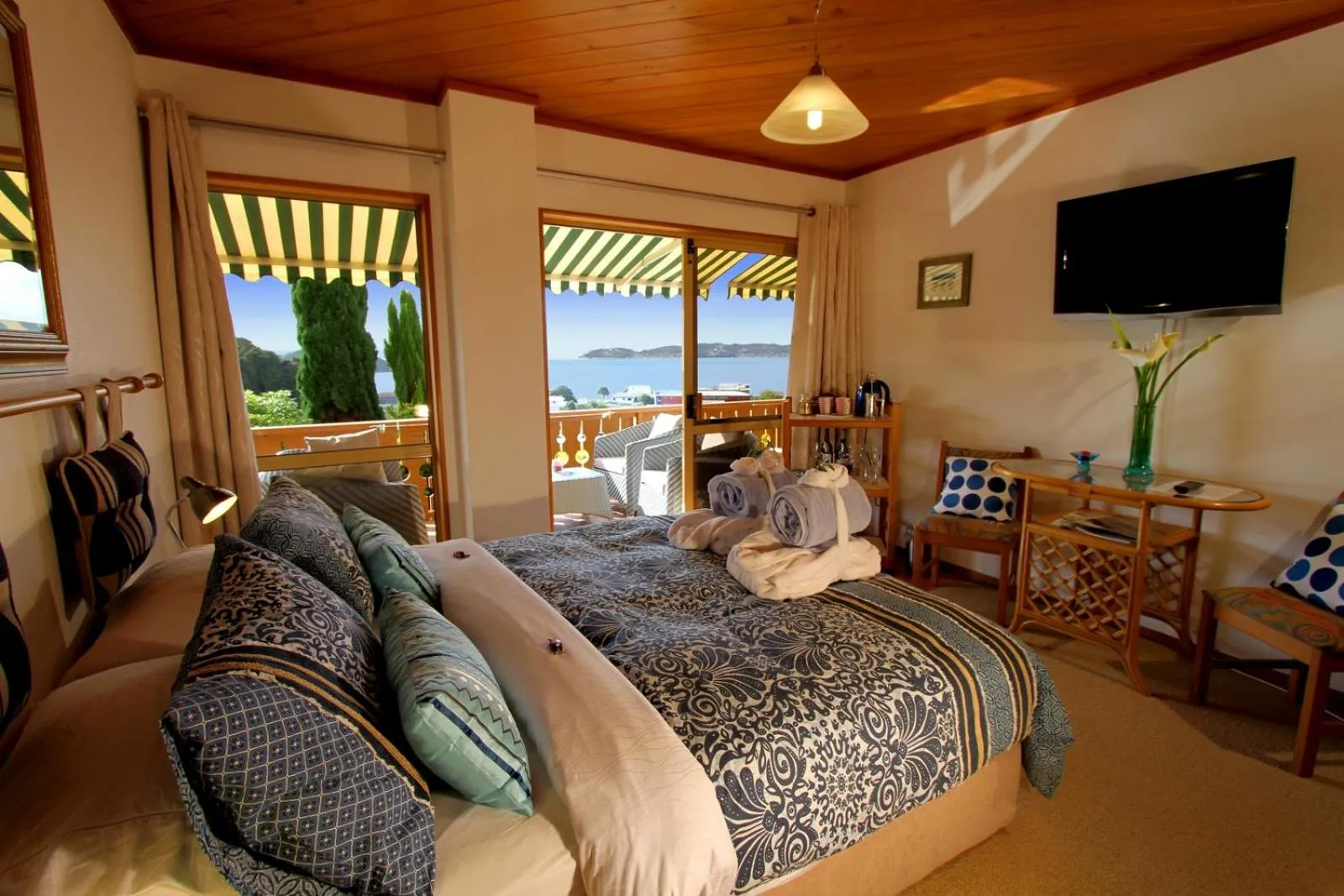Sea view, Bed in Chalet Romantica