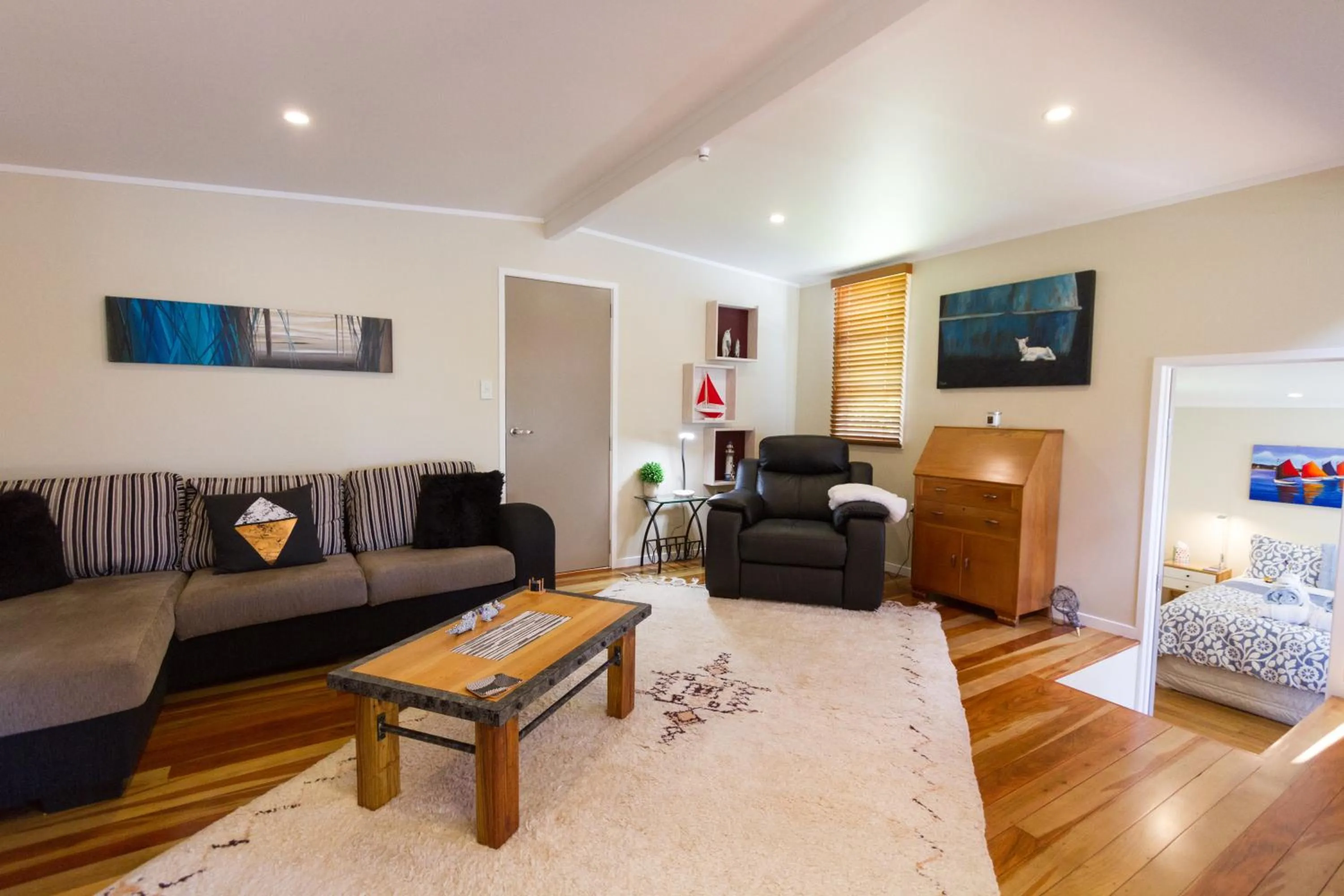 Seating area, Bed in Chalet Romantica