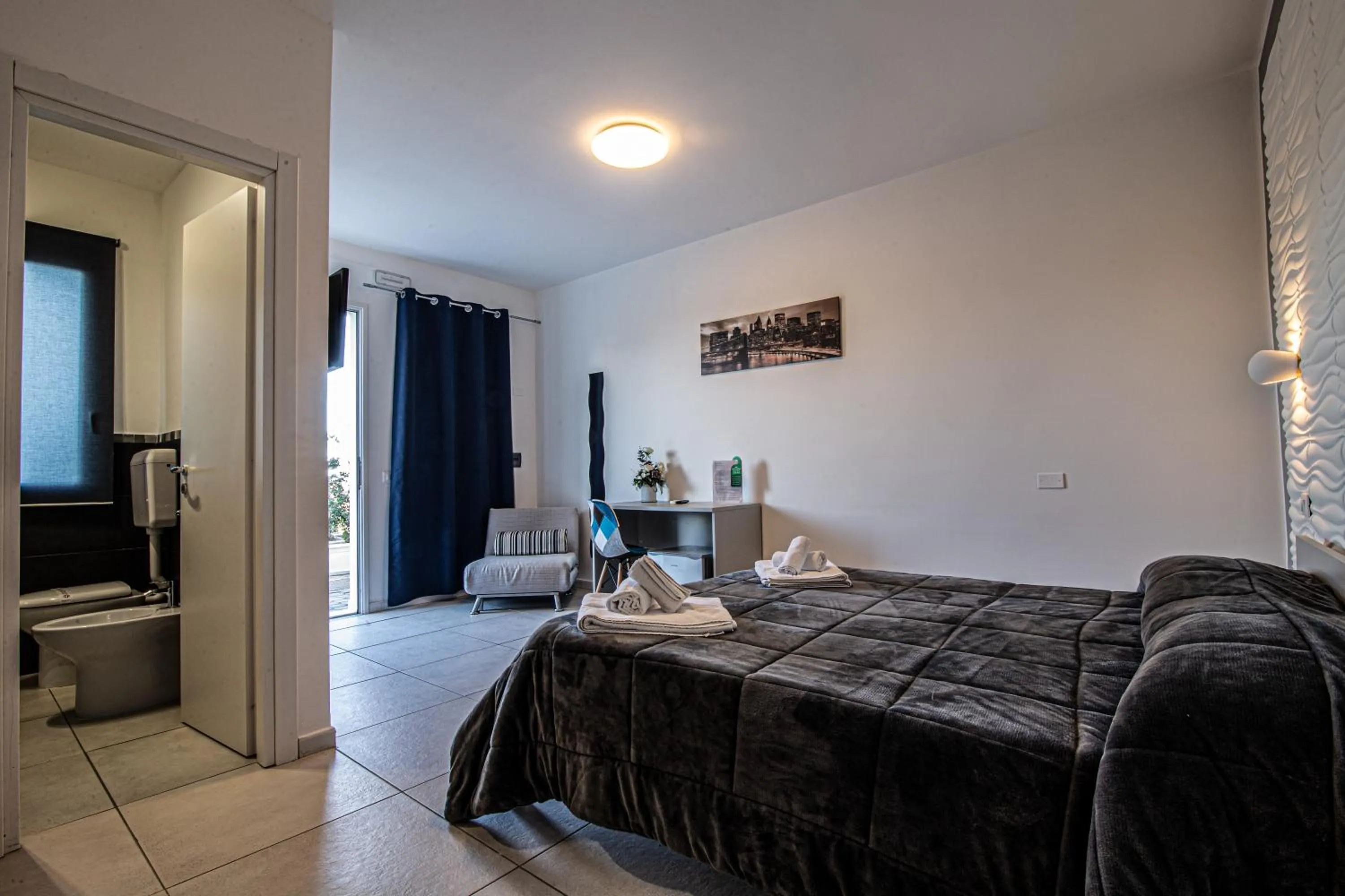 Bedroom, Bed in Piano Monaco