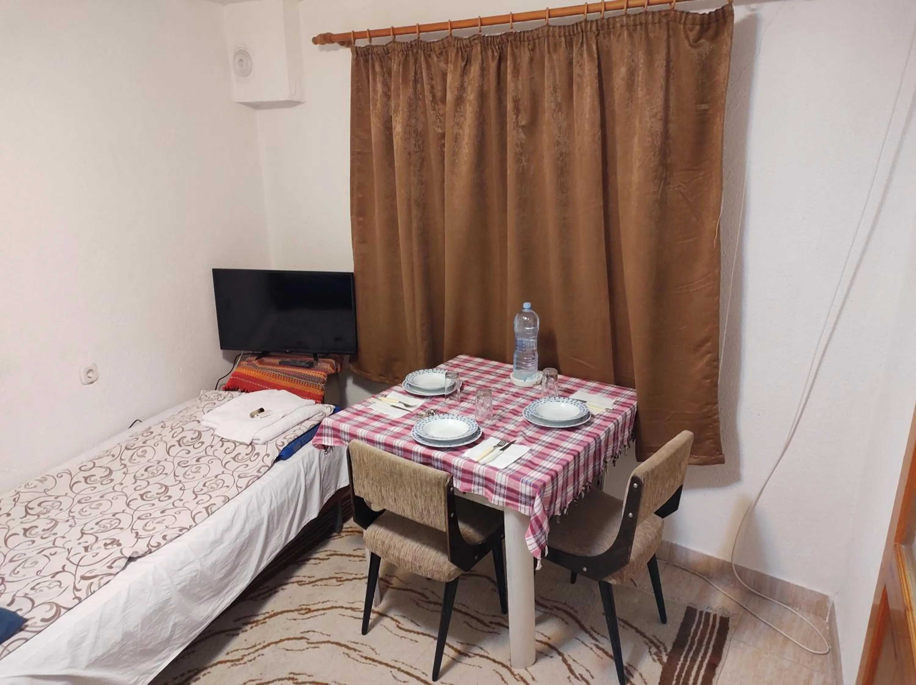 Dining area, Bed in Guest House Prilep