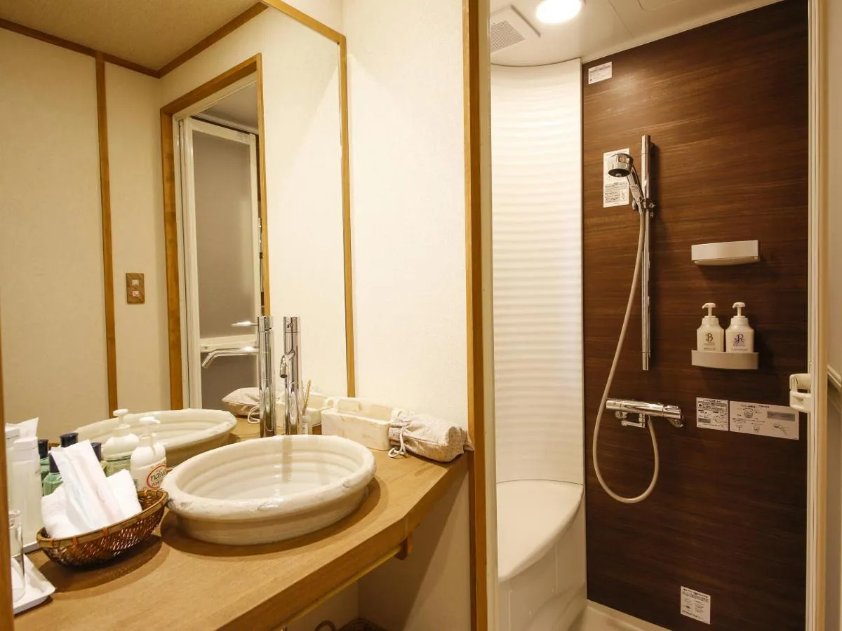 Shower in Kakimotoya