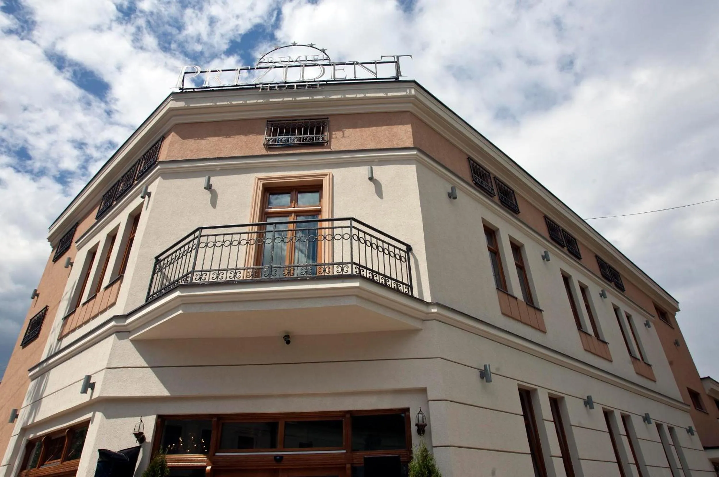 Facade/entrance in Premier Prezident Garni Hotel and Spa