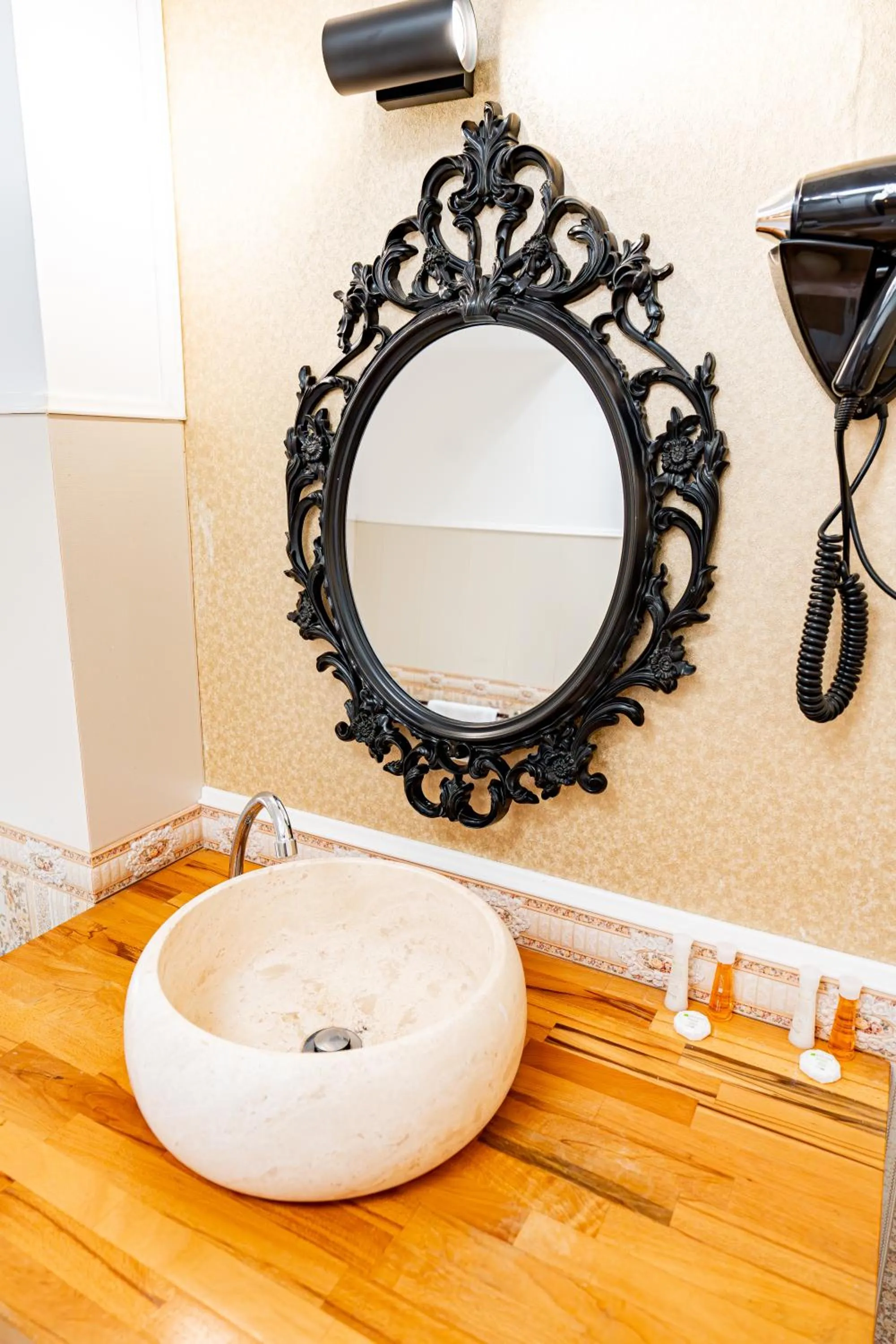 Bathroom in Hotel Senator