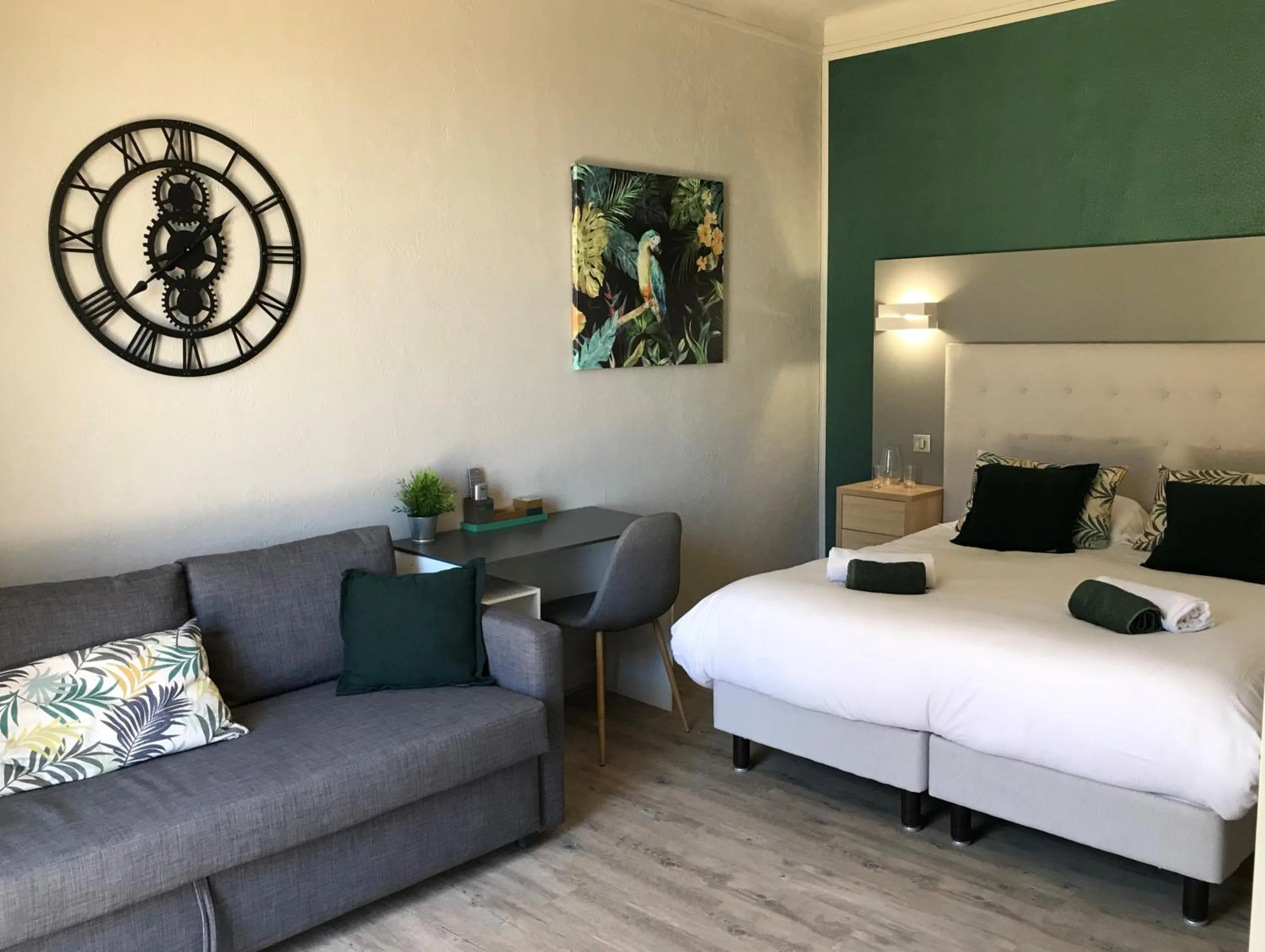 Photo of the whole room, Bed in Hotel La Calanque