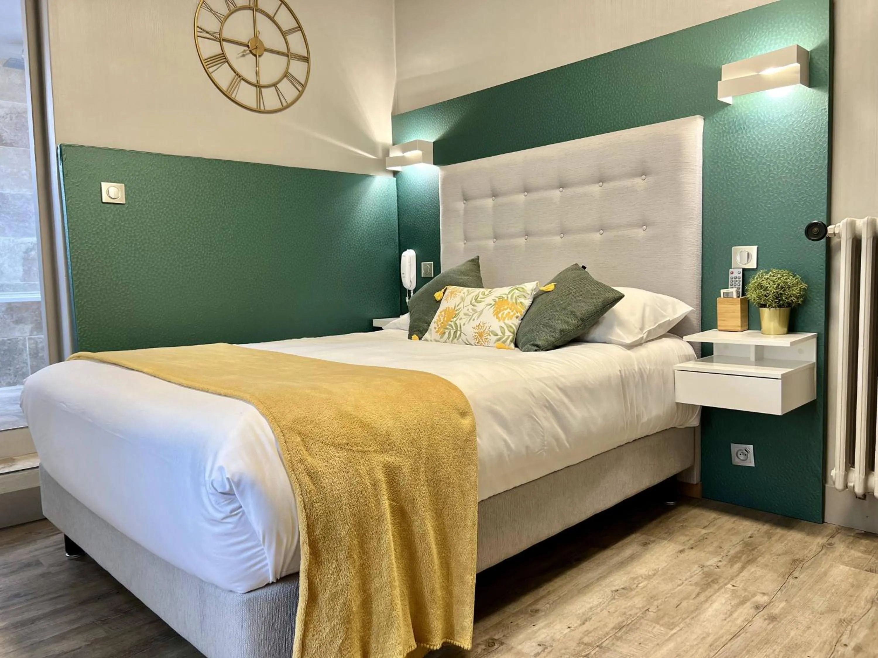 Bed in Hotel La Calanque