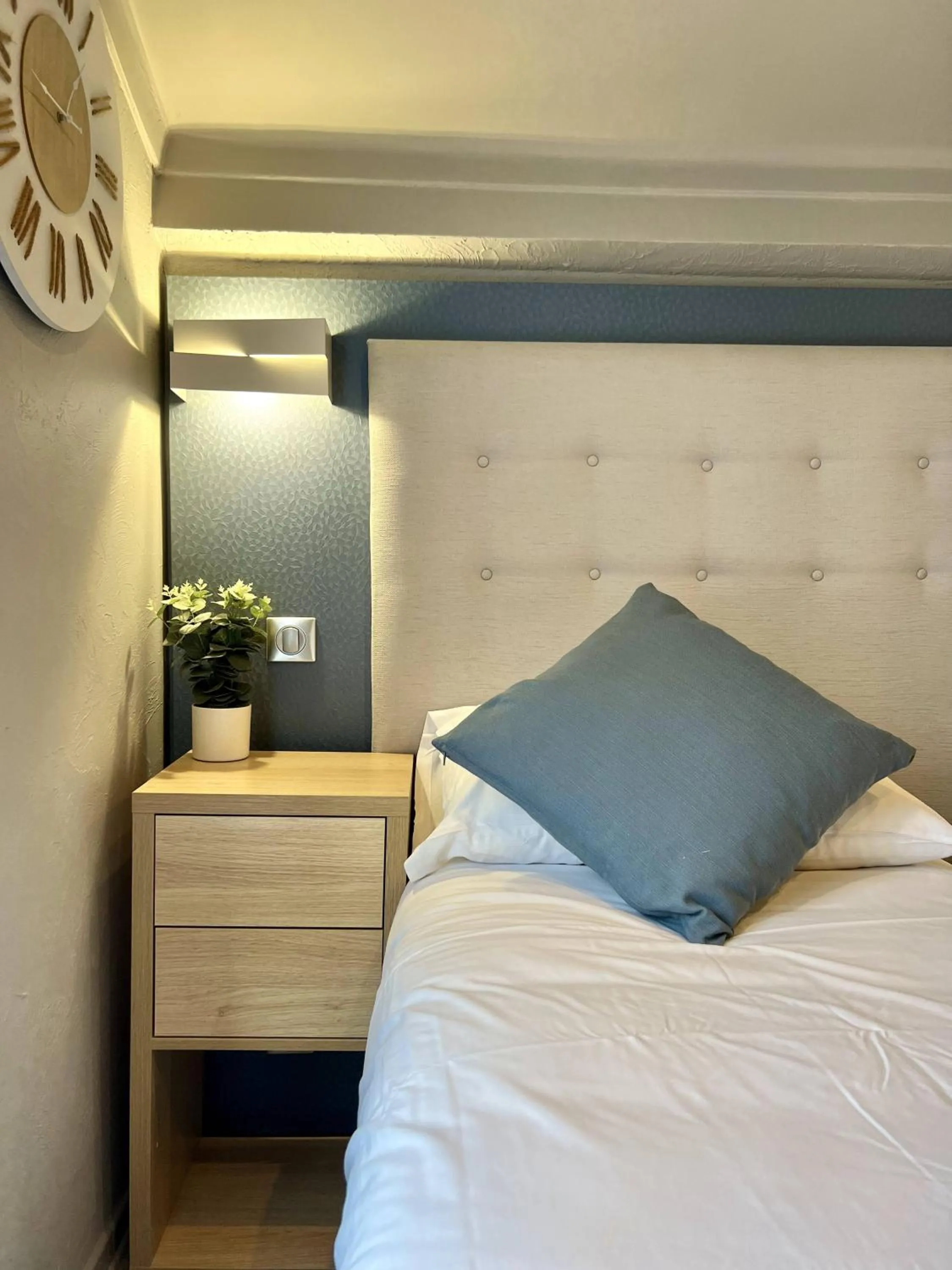 Bed in Hotel La Calanque