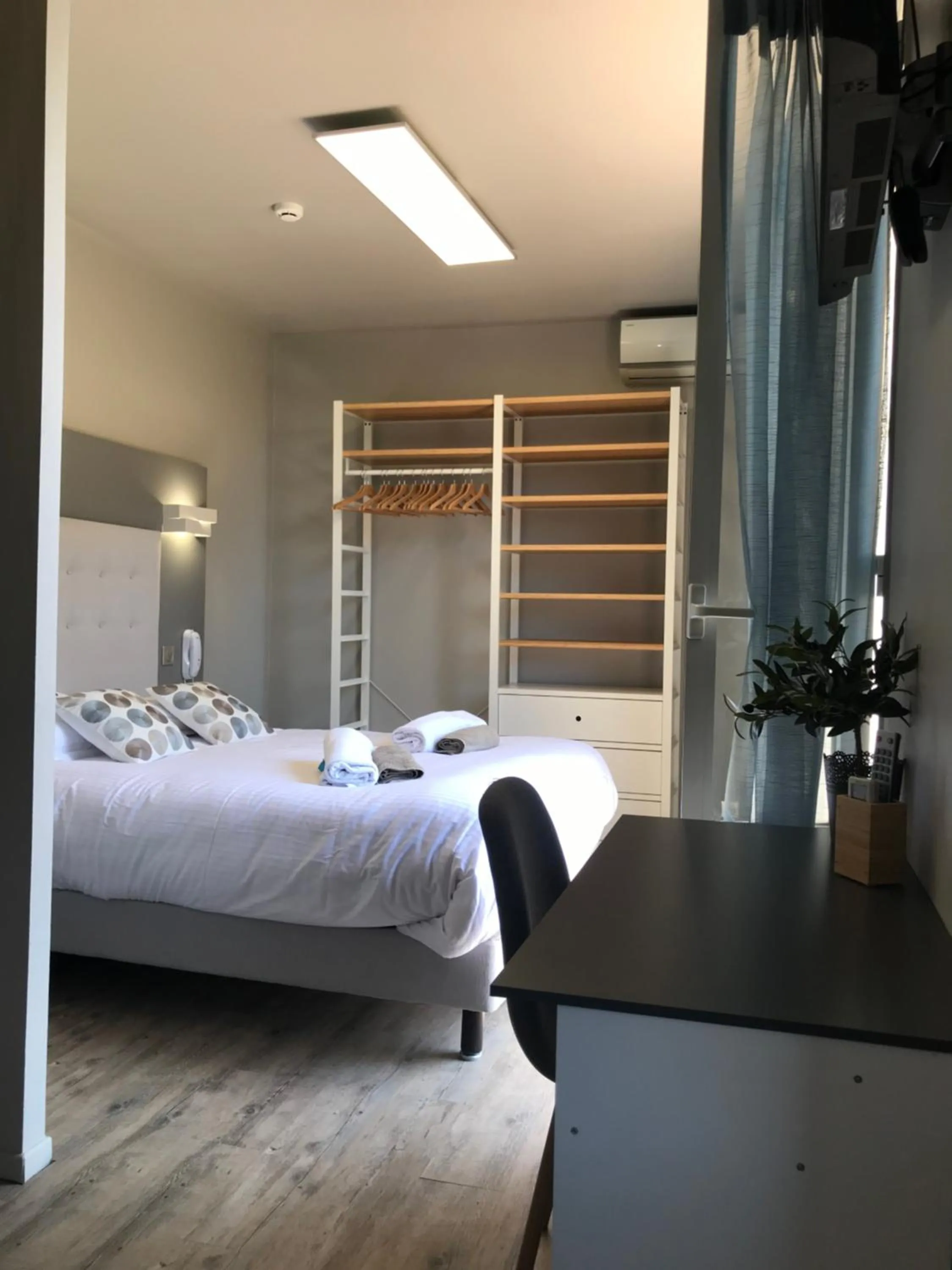 Bedroom, Bed in Hotel La Calanque