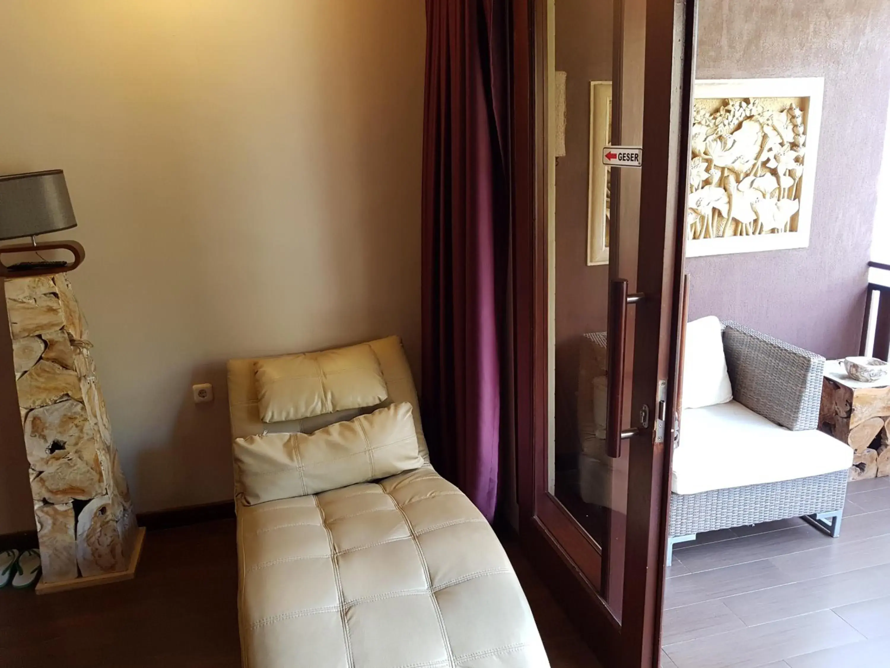 Deluxe Double Room in Narisha Guesthouse Deluxe Double Room in Narisha Guesthouse