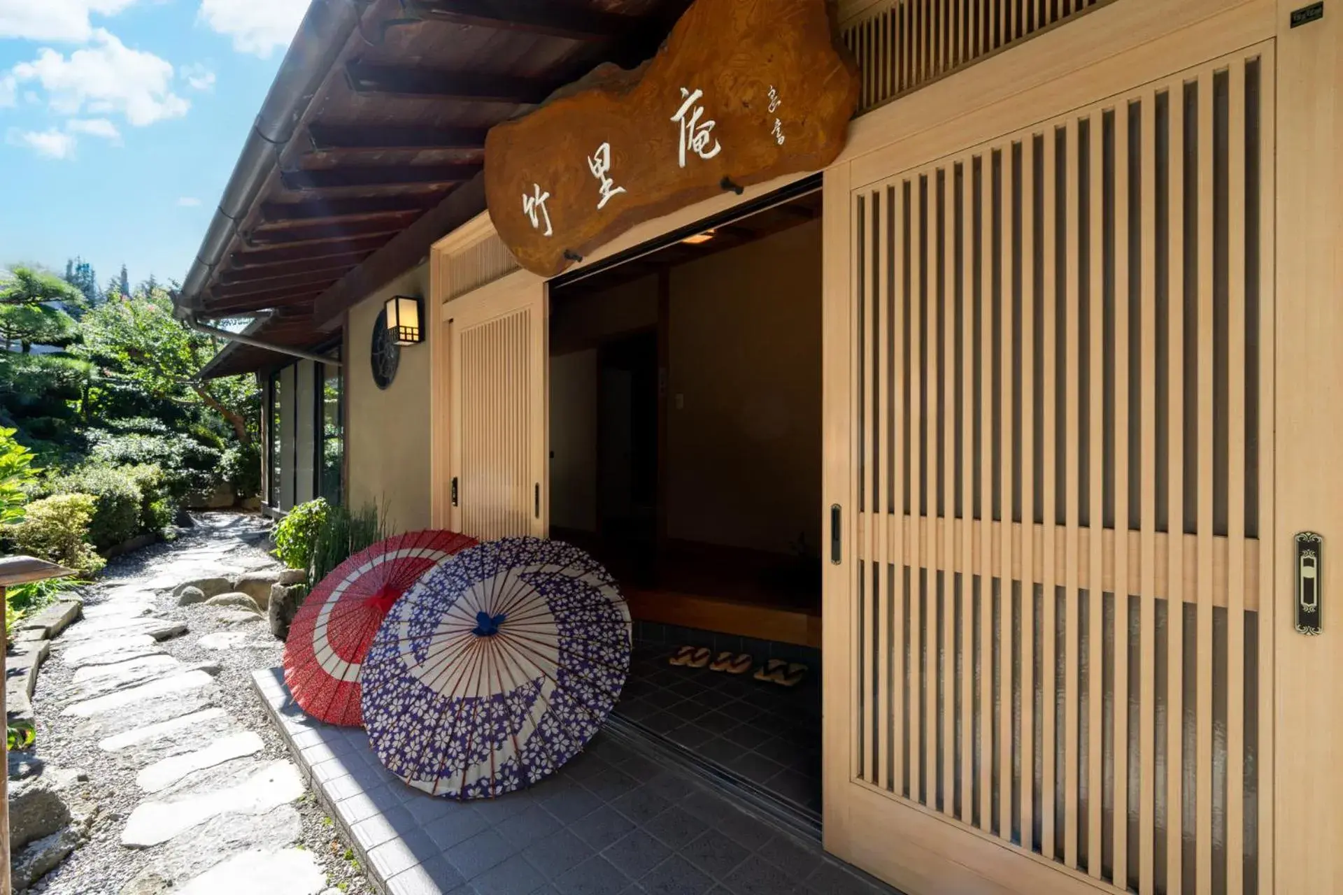 Deluxe Japanese-Style Villa in Kur and Hotel Shinshu Deluxe Japanese-Style Villa in Kur and Hotel Shinshu