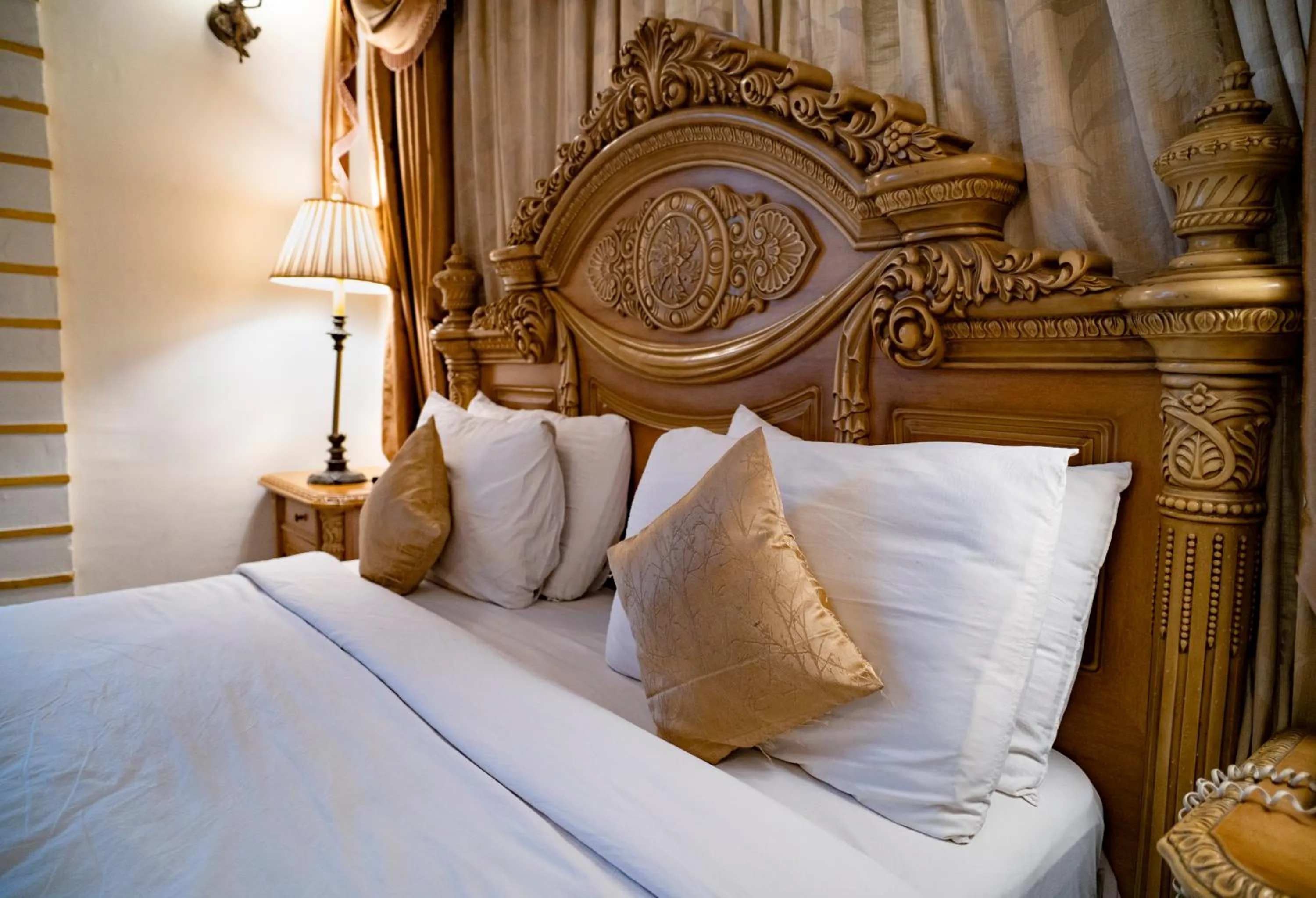 Bed in Hotel Merwara Estate- A Luxury Heritage Resort