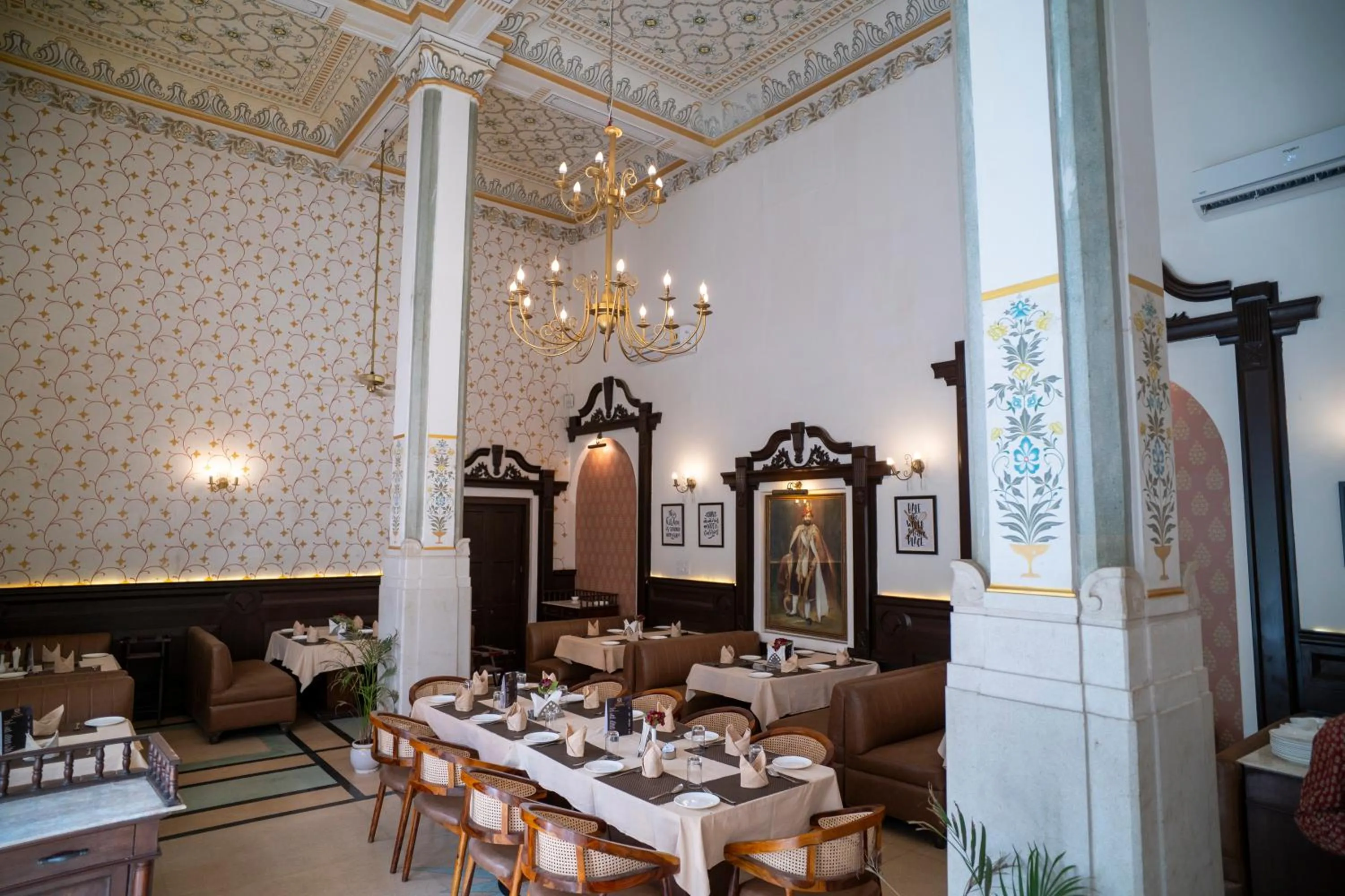 Restaurant/places to eat in Hotel Merwara Estate- A Luxury Heritage Resort